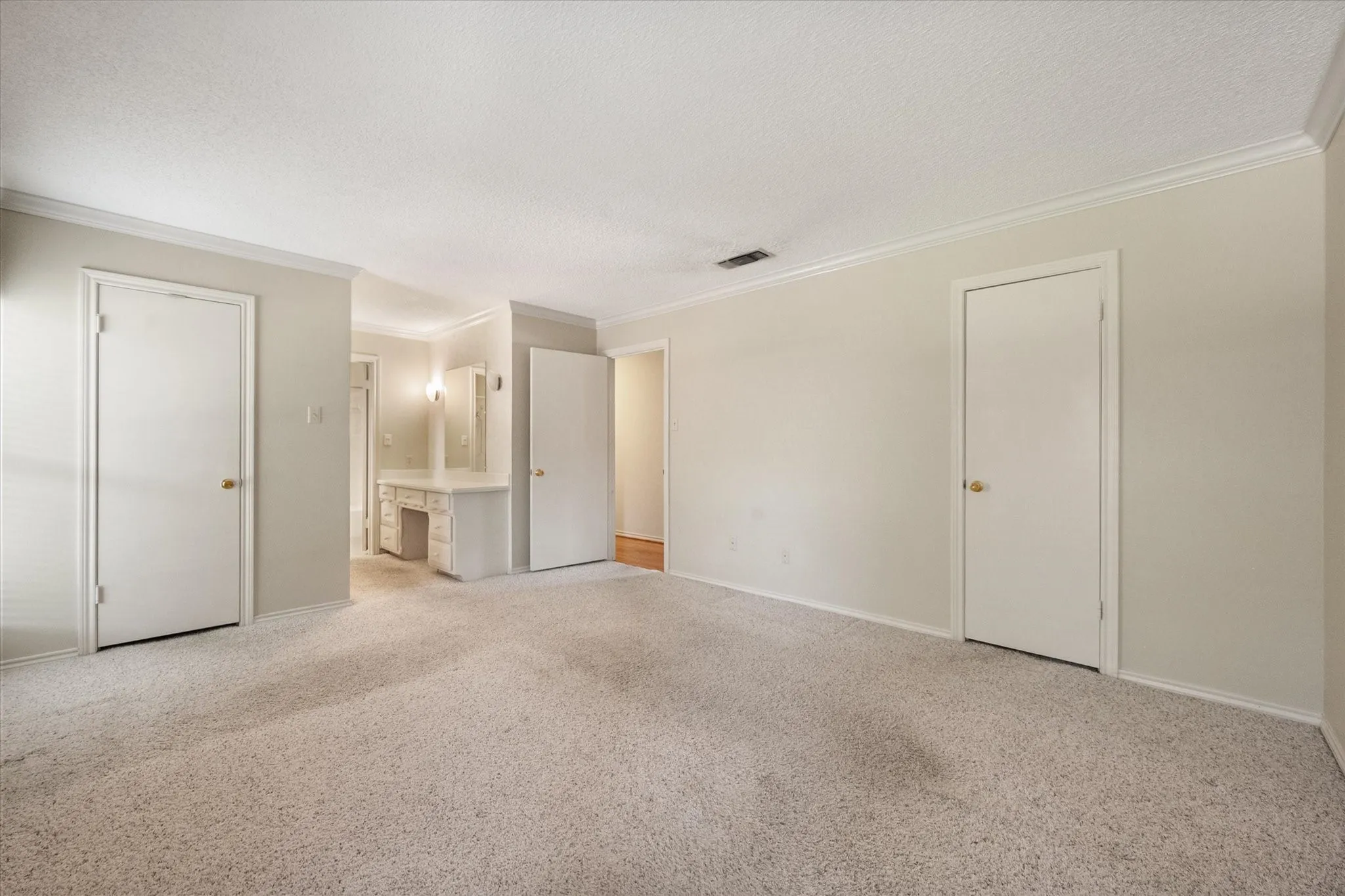 Single Family Residence For Sale in Tarrant County , 1104 Arlena Drive, Arlington, Texas 76012, 4 Bedroom, 3 Bathroom, 2 Garage spaces, 2,205 Sqft, built in 1971, mls#21335237, Real Estate Agent in Arlington, Homes For Sale in Tarrant county, Homes For Sale in Arlington, Realtor in Arlington Texas, Real Estate Brokerage Independent Realty Texas, Luminita Cordes Realtor