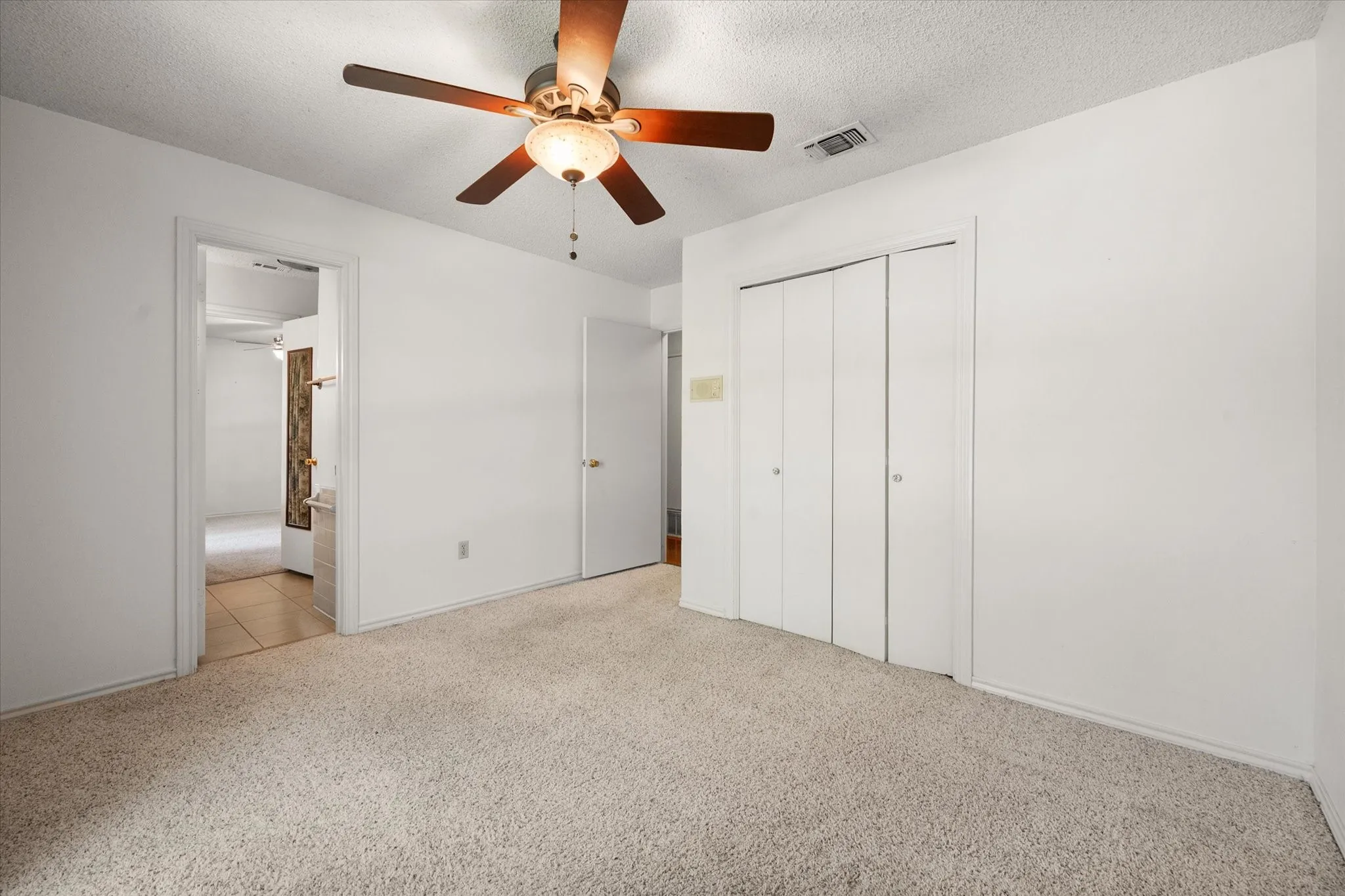 Single Family Residence For Sale in Tarrant County , 1104 Arlena Drive, Arlington, Texas 76012, 4 Bedroom, 3 Bathroom, 2 Garage spaces, 2,205 Sqft, built in 1971, mls#21335237, Real Estate Agent in Arlington, Homes For Sale in Tarrant county, Homes For Sale in Arlington, Realtor in Arlington Texas, Real Estate Brokerage Independent Realty Texas, Luminita Cordes Realtor