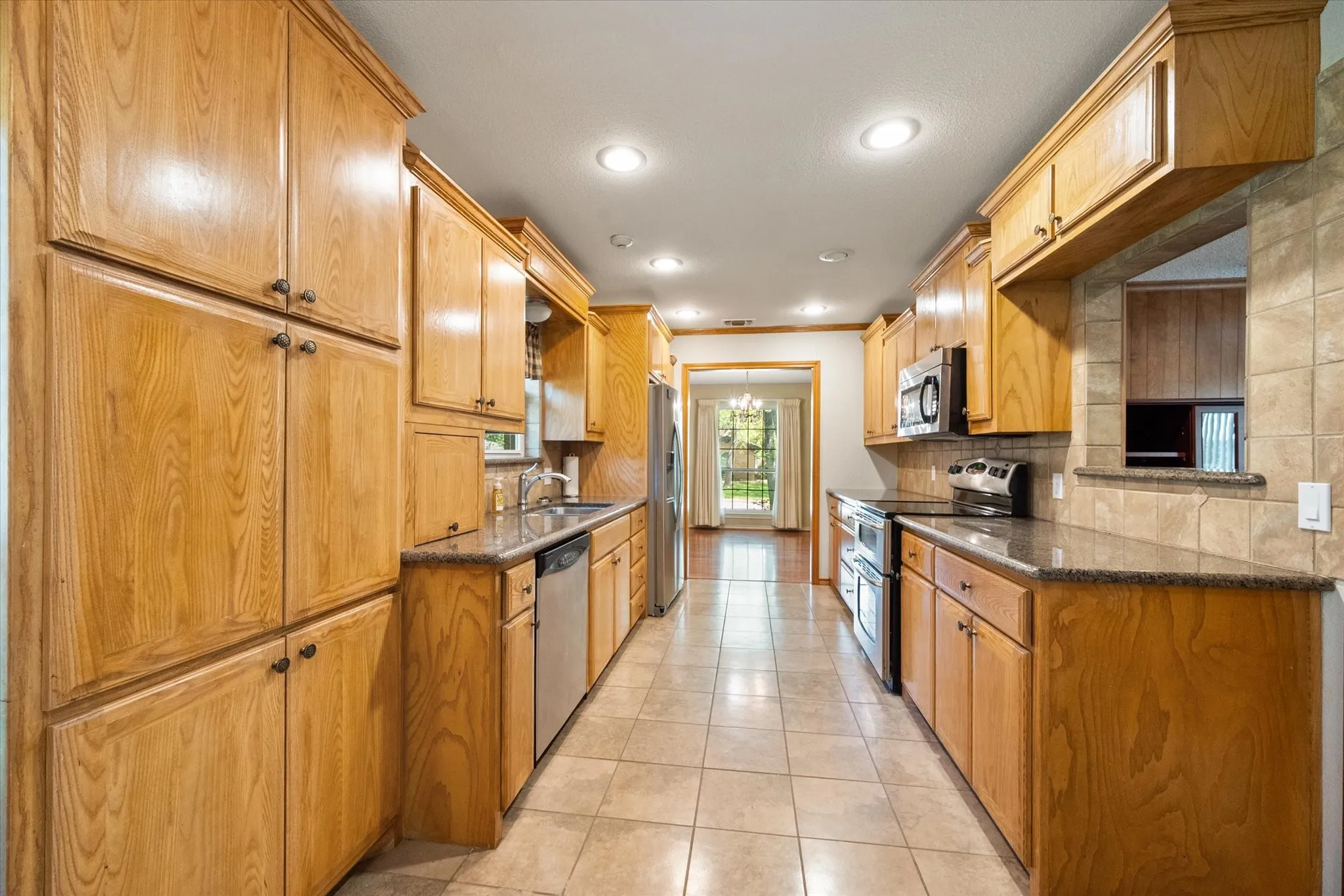 Single Family Residence For Sale in Tarrant County , 1104 Arlena Drive, Arlington, Texas 76012, 4 Bedroom, 3 Bathroom, 2 Garage spaces, 2,205 Sqft, built in 1971, mls#21335237, Real Estate Agent in Arlington, Homes For Sale in Tarrant county, Homes For Sale in Arlington, Realtor in Arlington Texas, Real Estate Brokerage Independent Realty Texas, Luminita Cordes Realtor