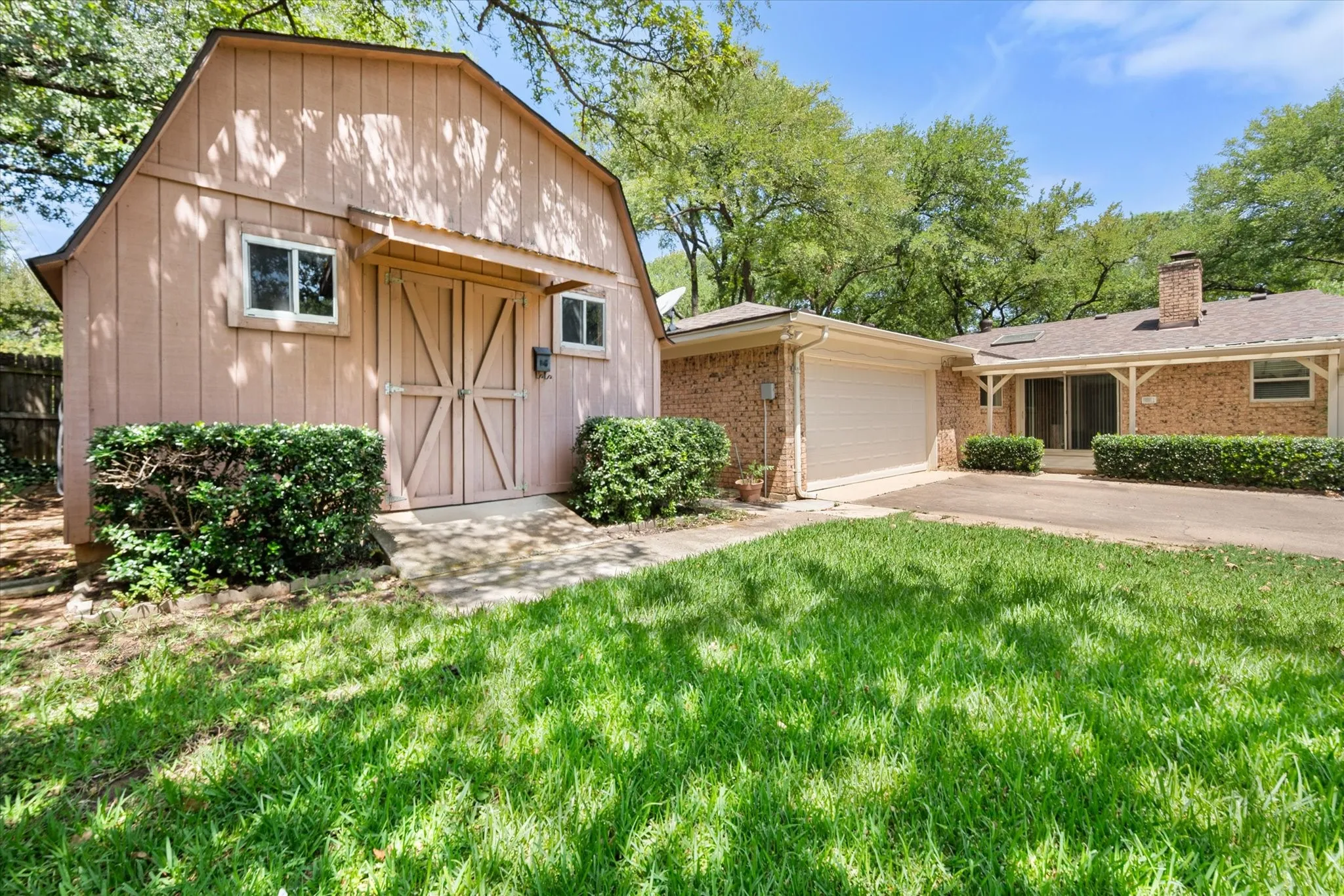 Single Family Residence For Sale in Tarrant County , 1104 Arlena Drive, Arlington, Texas 76012, 4 Bedroom, 3 Bathroom, 2 Garage spaces, 2,205 Sqft, built in 1971, mls#21335237, Real Estate Agent in Arlington, Homes For Sale in Tarrant county, Homes For Sale in Arlington, Realtor in Arlington Texas, Real Estate Brokerage Independent Realty Texas, Luminita Cordes Realtor