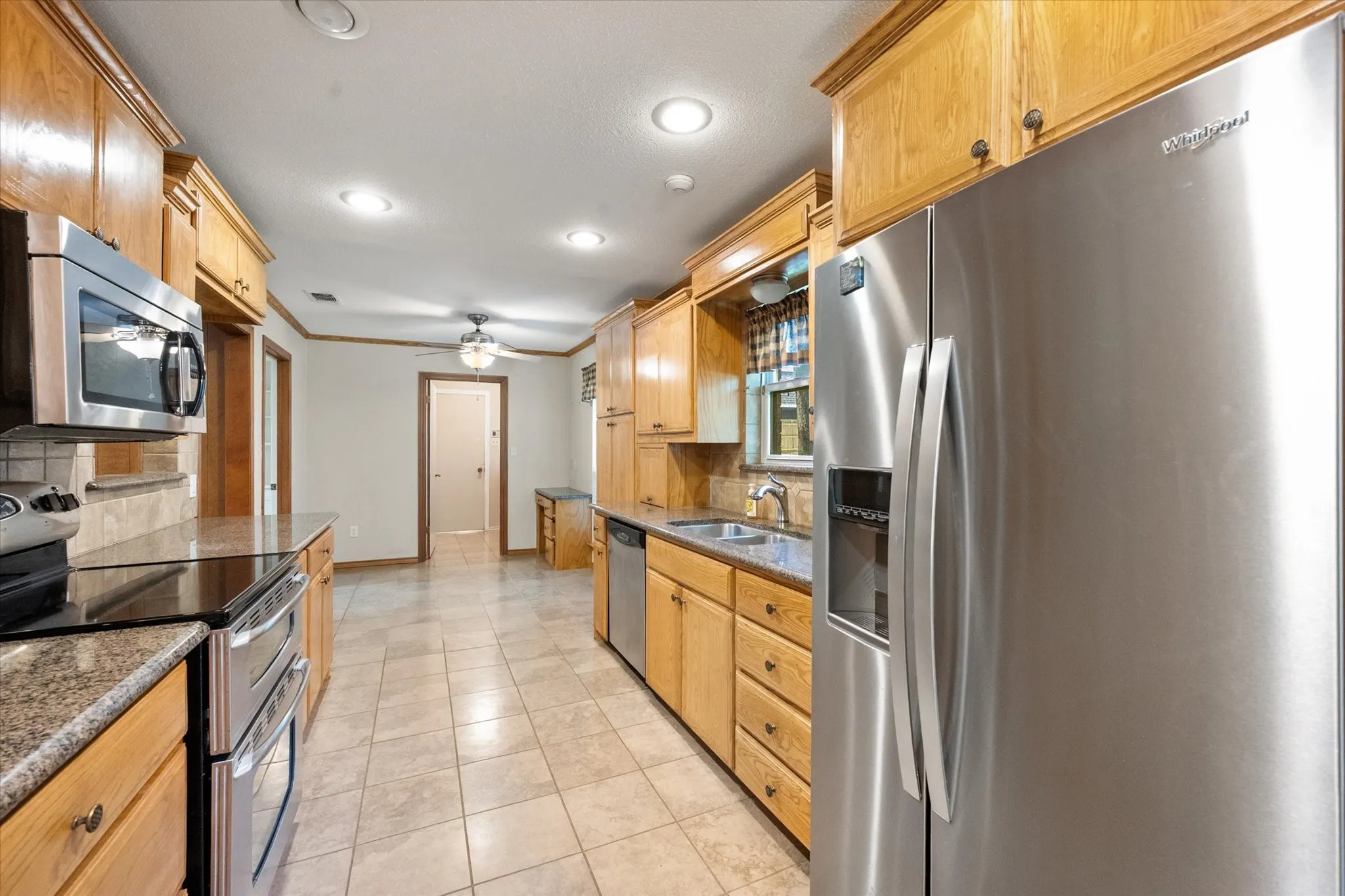 Single Family Residence For Sale in Tarrant County , 1104 Arlena Drive, Arlington, Texas 76012, 4 Bedroom, 3 Bathroom, 2 Garage spaces, 2,205 Sqft, built in 1971, mls#21335237, Real Estate Agent in Arlington, Homes For Sale in Tarrant county, Homes For Sale in Arlington, Realtor in Arlington Texas, Real Estate Brokerage Independent Realty Texas, Luminita Cordes Realtor