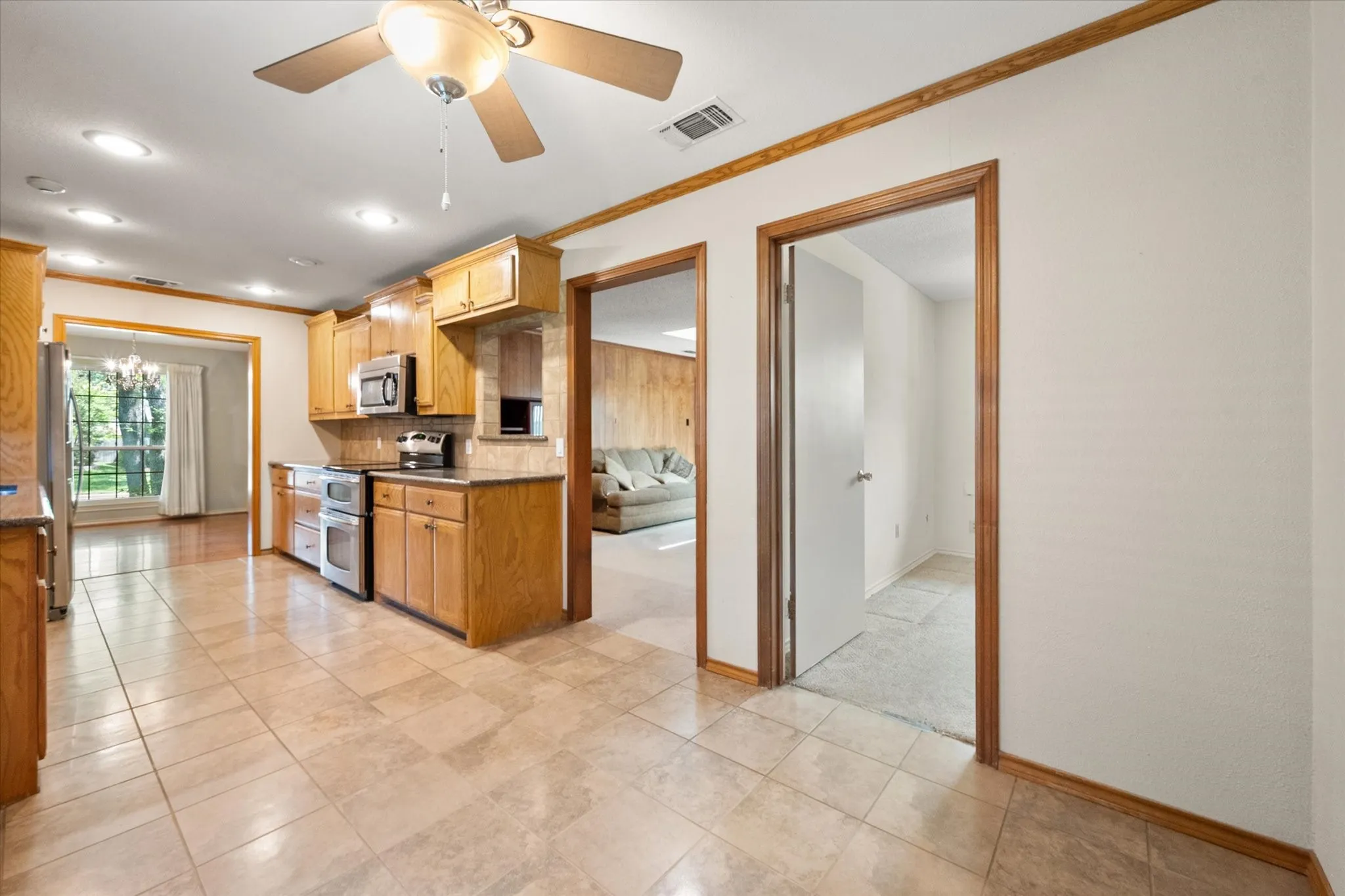 Single Family Residence For Sale in Tarrant County , 1104 Arlena Drive, Arlington, Texas 76012, 4 Bedroom, 3 Bathroom, 2 Garage spaces, 2,205 Sqft, built in 1971, mls#21335237, Real Estate Agent in Arlington, Homes For Sale in Tarrant county, Homes For Sale in Arlington, Realtor in Arlington Texas, Real Estate Brokerage Independent Realty Texas, Luminita Cordes Realtor
