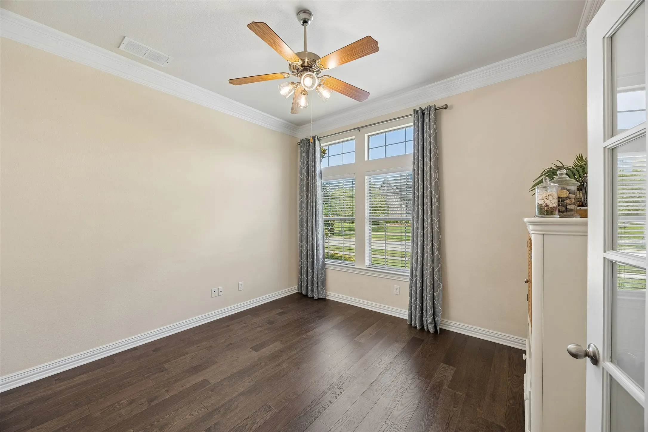 Single Family Residence For Sale in Denton County , 3193 Fayette Trail, Frisco, Texas 75034, 4 Bedroom, 3 Bathroom, 3 Garage spaces, 3,347 Sqft, built in 2006, mls#21320073, Real Estate Agent in Frisco, Homes For Sale in Denton county, Homes For Sale in Frisco, Realtor in Frisco Texas, Real Estate Brokerage Independent Realty Texas, Luminita Cordes Realtor