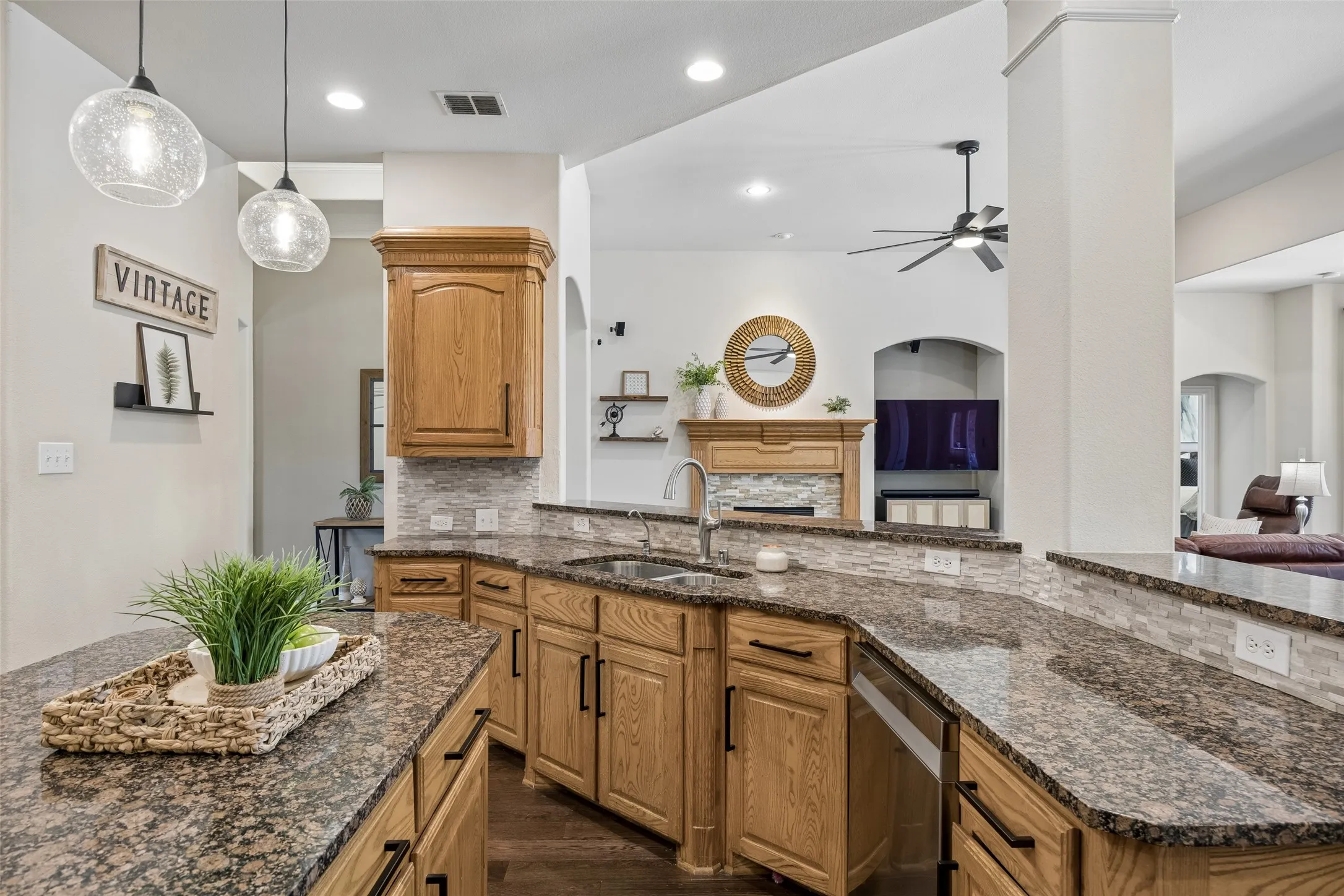 Single Family Residence For Sale in Denton County , 3193 Fayette Trail, Frisco, Texas 75034, 4 Bedroom, 3 Bathroom, 3 Garage spaces, 3,347 Sqft, built in 2006, mls#21320073, Real Estate Agent in Frisco, Homes For Sale in Denton county, Homes For Sale in Frisco, Realtor in Frisco Texas, Real Estate Brokerage Independent Realty Texas, Luminita Cordes Realtor