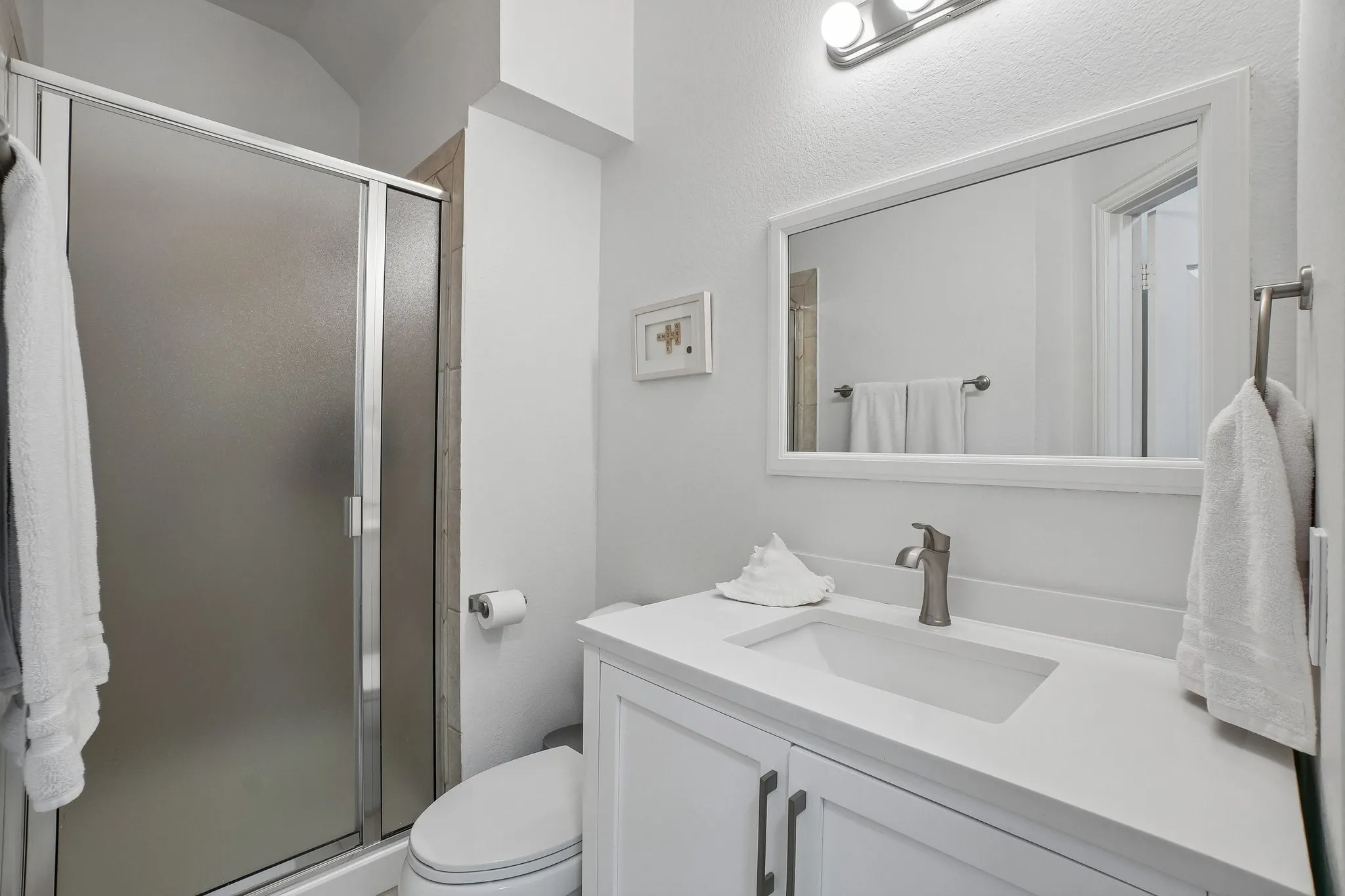 Full bath for guest bedroom