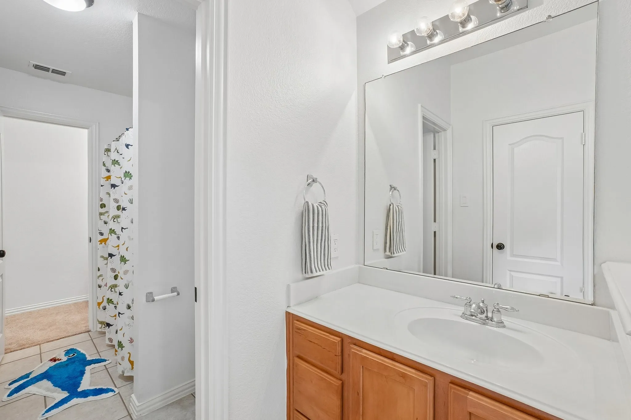 Jack-n-jill bath