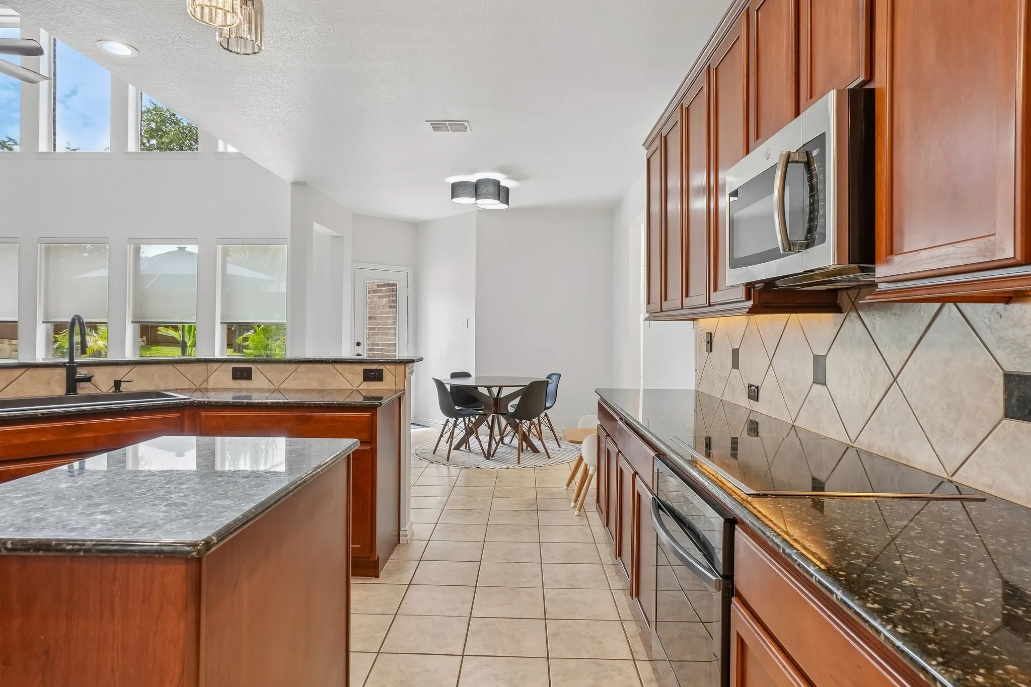 Single Family Residence For Sale in Rockwall County , 1380 Southern Pines Drive, Rockwall, Texas 75087, 5 Bedroom, 4 Bathroom, 3 Garage spaces, 4,482 Sqft, built in 2005, mls#21334681, Real Estate Agent in Rockwall, Homes For Sale in Rockwall county, Homes For Sale in Rockwall, Realtor in Rockwall Texas, Real Estate Brokerage Independent Realty Texas, Luminita Cordes Realtor