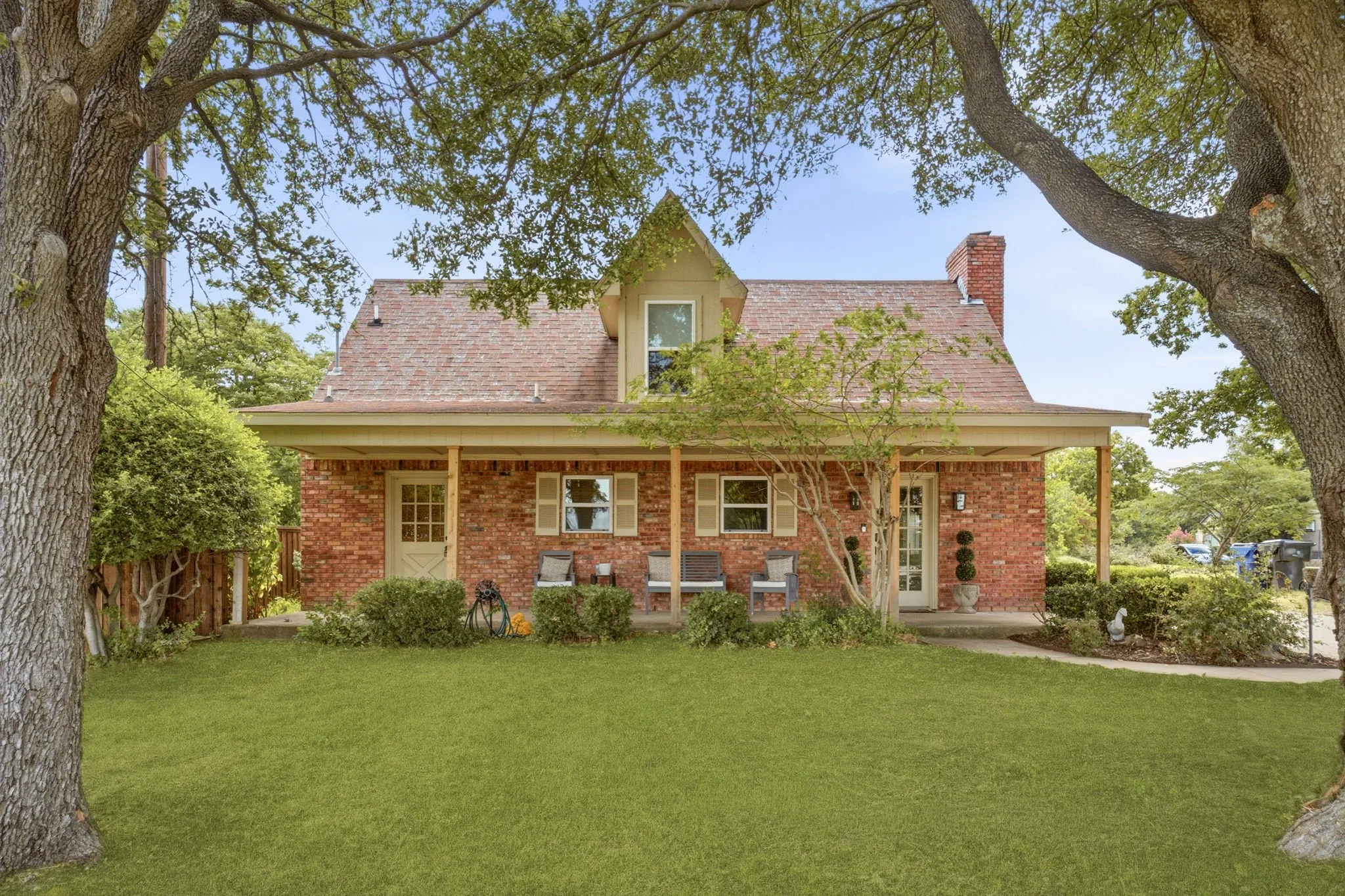 Single Family Residence For Sale in Collin County , 9780 N County Road, Frisco, Texas 75033, 3 Bedroom, 2 Bathroom, 5 Garage spaces, 1,848 Sqft, built in 1986, mls#21335254, Real Estate Agent in Frisco, Homes For Sale in Collin county, Homes For Sale in Frisco, Realtor in Frisco Texas, Real Estate Brokerage Independent Realty Texas, Luminita Cordes Realtor