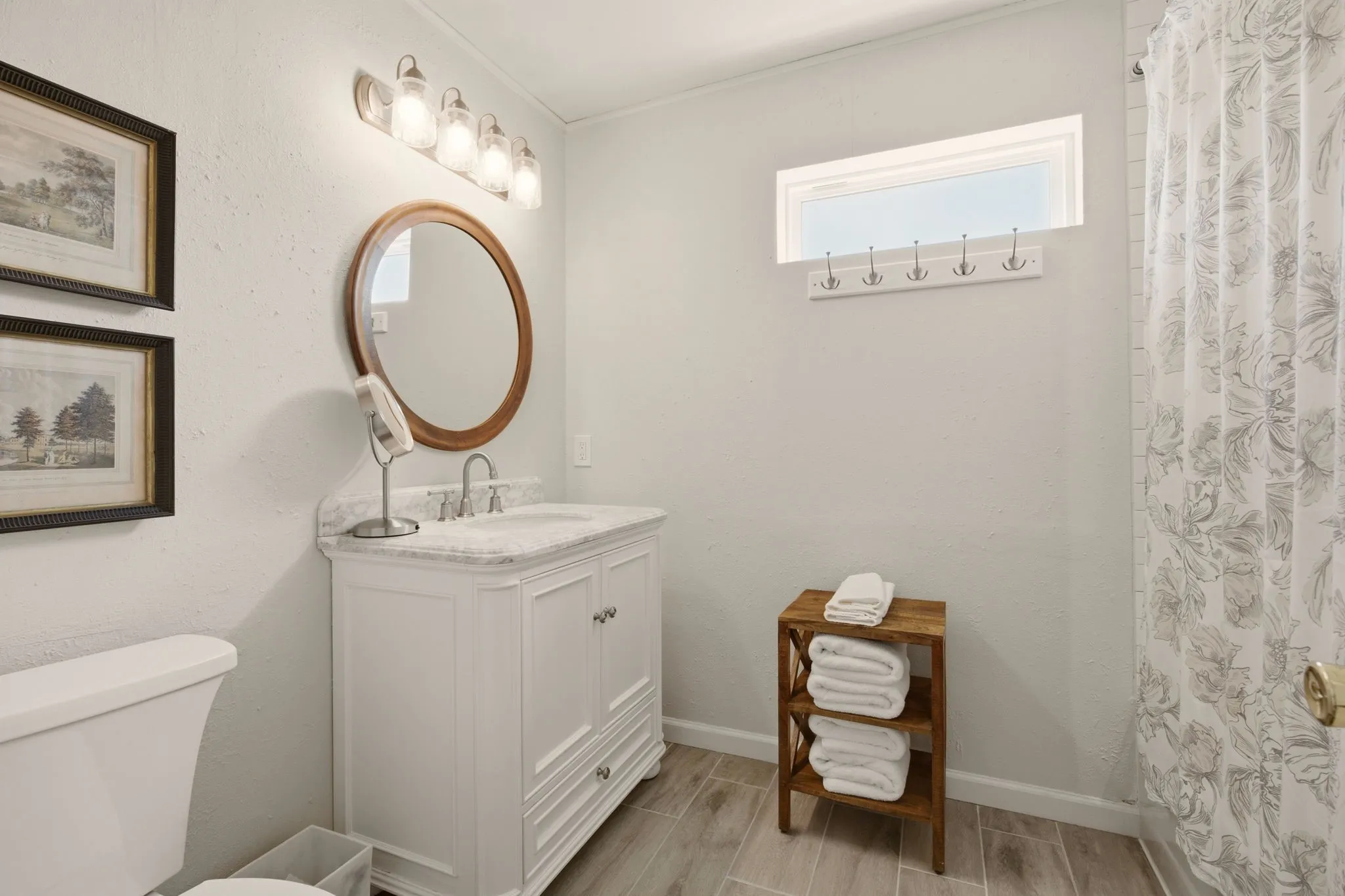 2nd floor primary en suite w new tile and sink