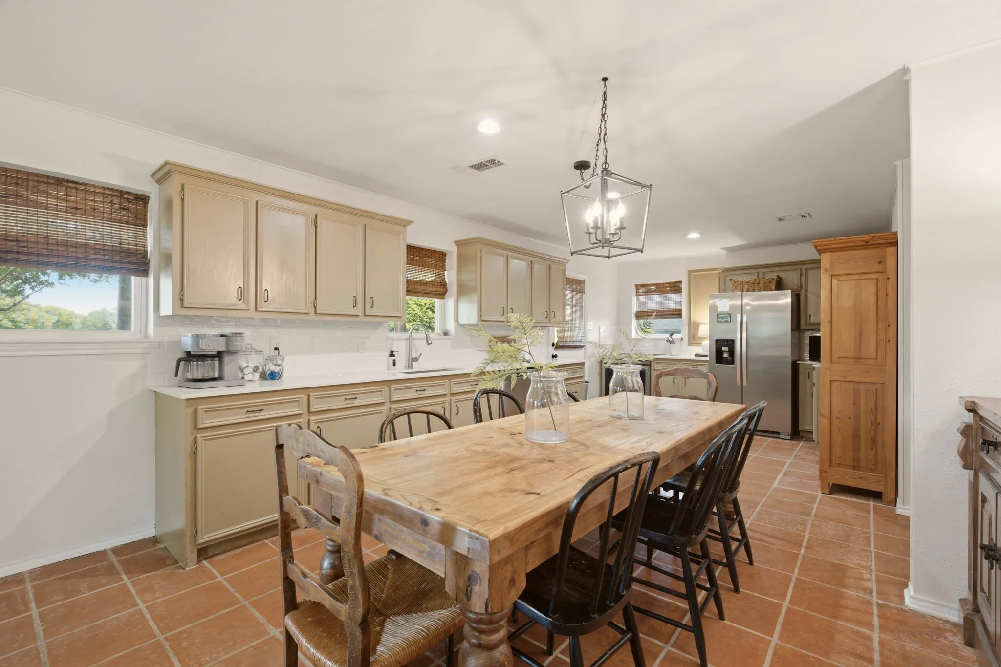 eat in kitchen w long farm table