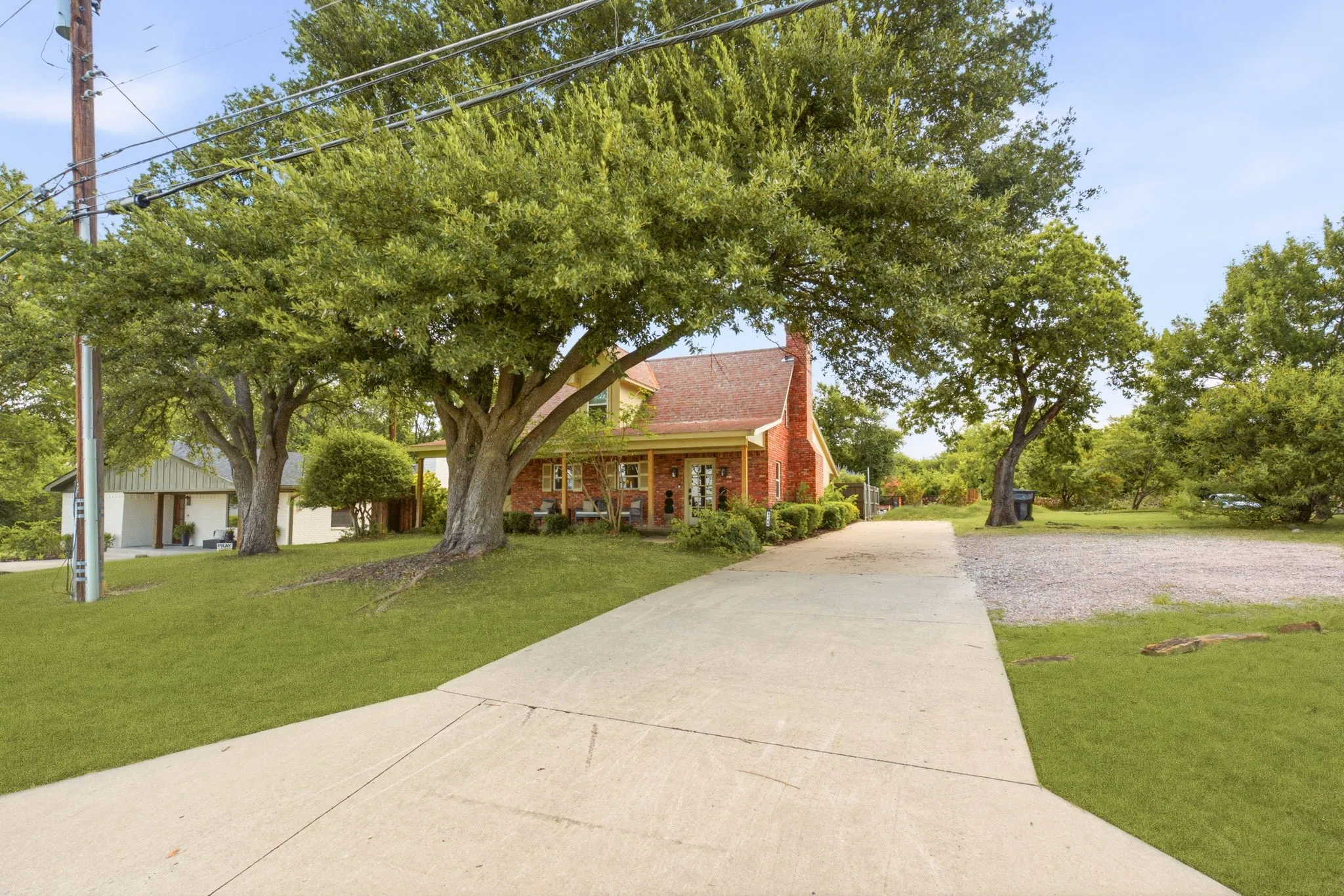 Single Family Residence For Sale in Collin County , 9780 N County Road, Frisco, Texas 75033, 3 Bedroom, 2 Bathroom, 5 Garage spaces, 1,848 Sqft, built in 1986, mls#21335254, Real Estate Agent in Frisco, Homes For Sale in Collin county, Homes For Sale in Frisco, Realtor in Frisco Texas, Real Estate Brokerage Independent Realty Texas, Luminita Cordes Realtor