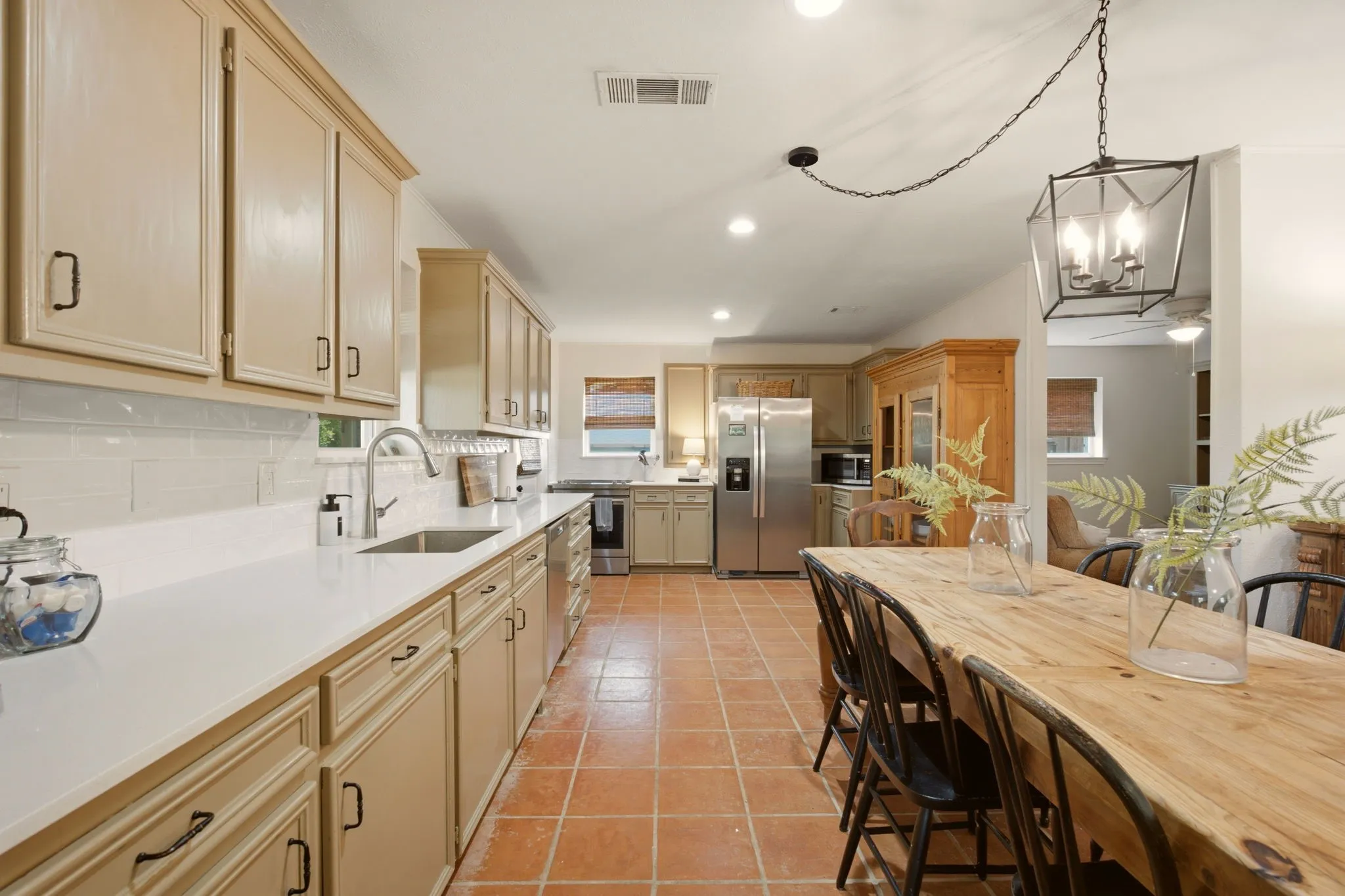 loads of counter space and cabinetry
