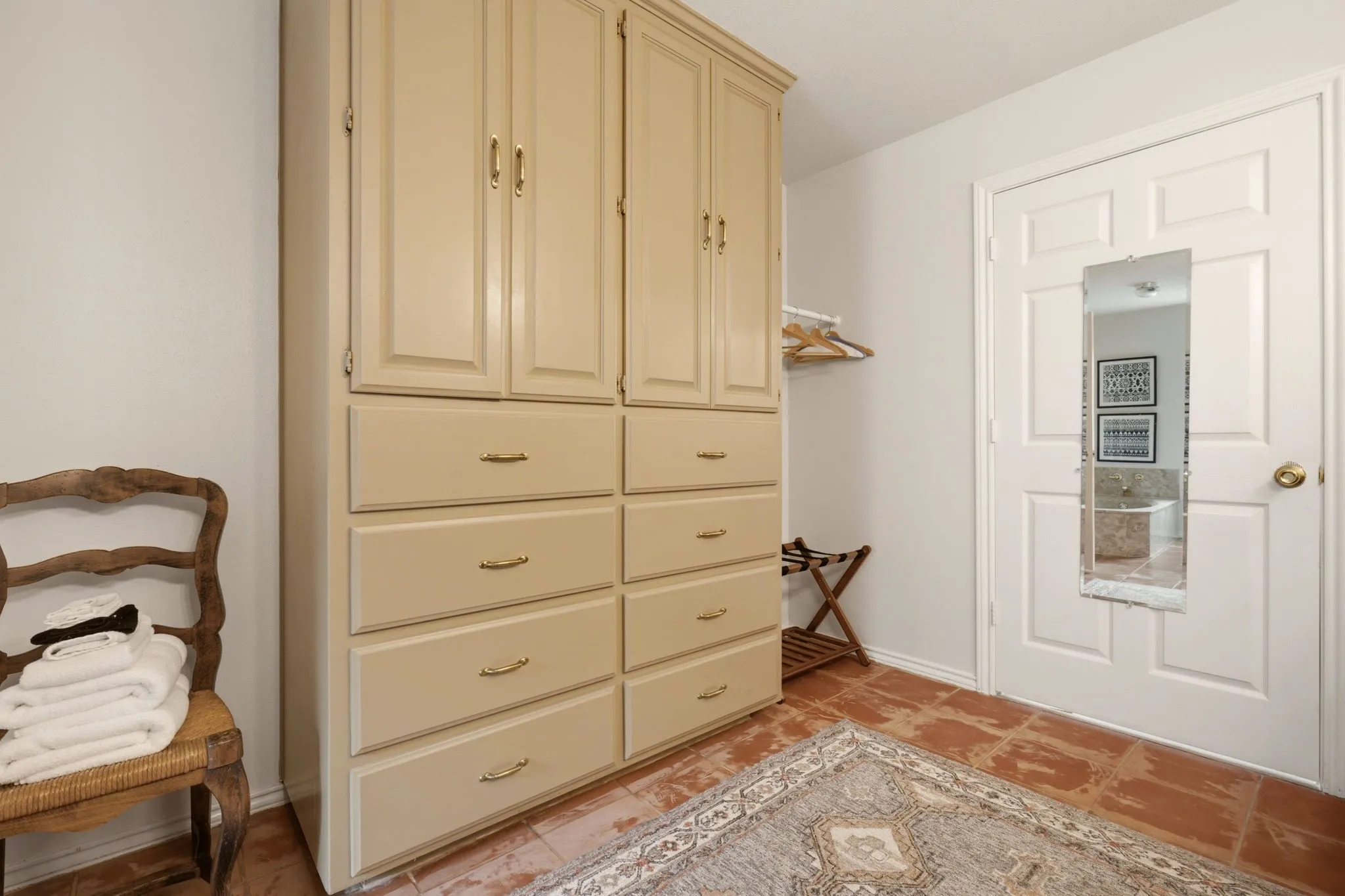 linen storage built in
