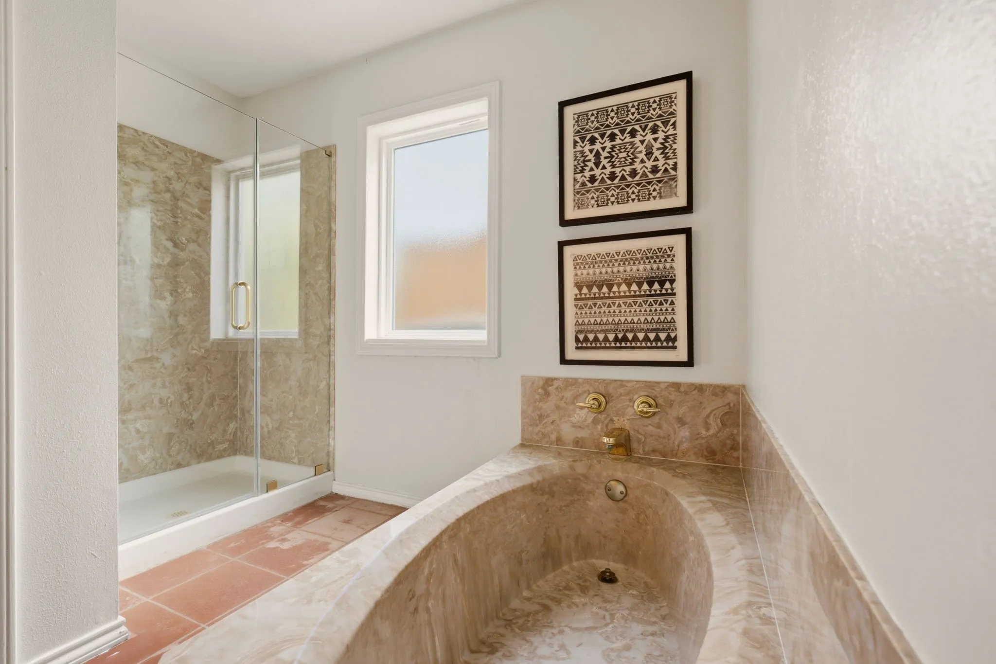 soaking tub w glass shower