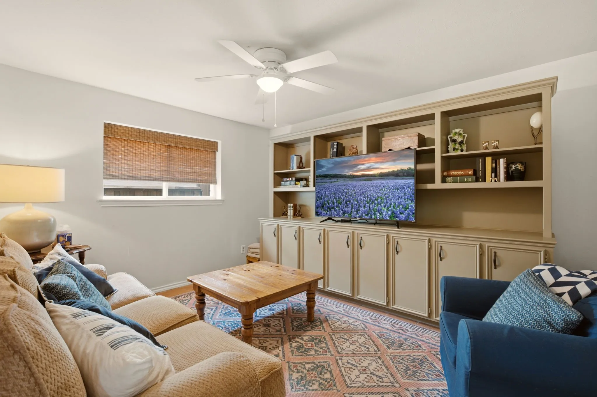 den off kitchen w built ins