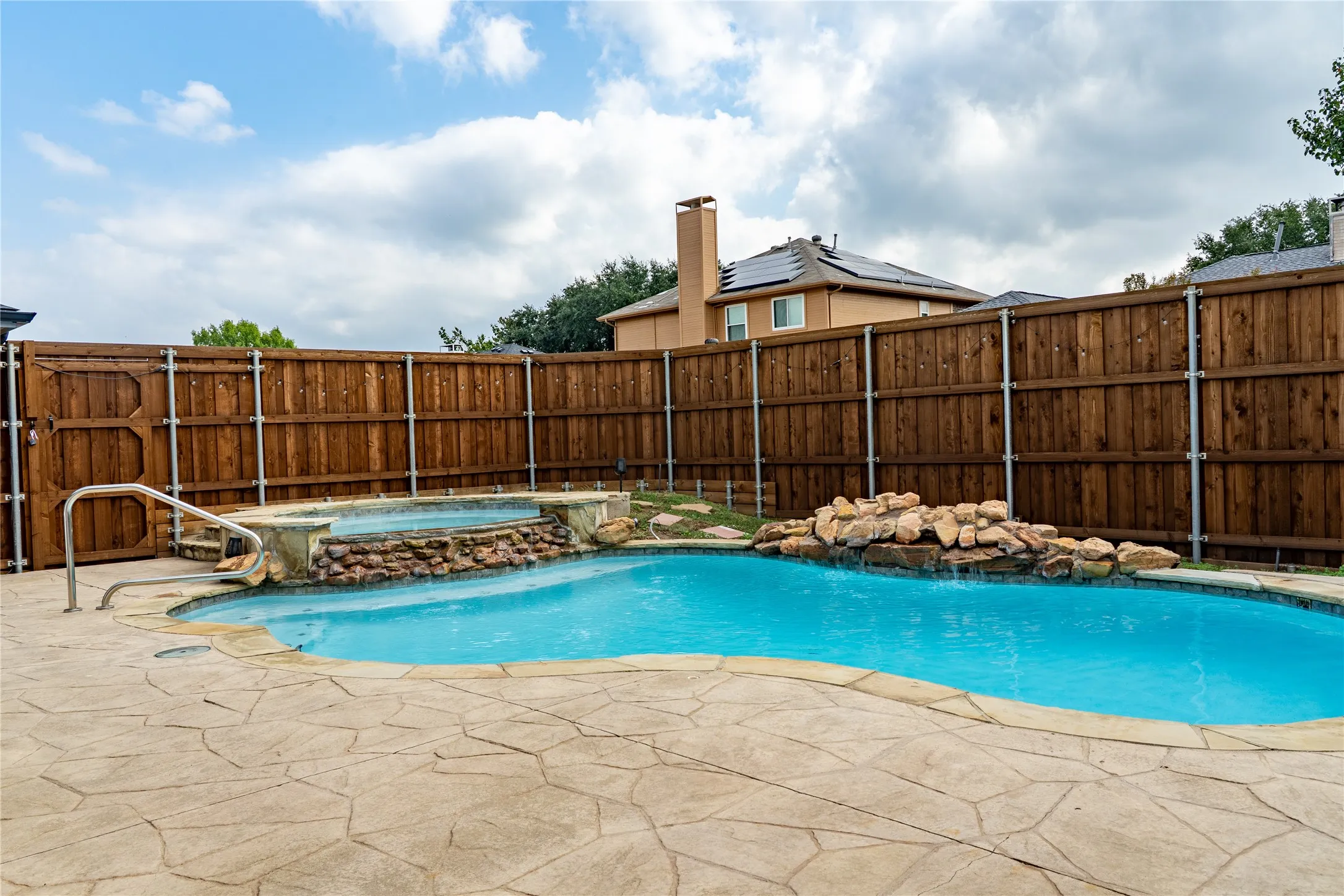 Single Family Residence For Rent in Dallas County , 2604 Hackberry Creek, Mesquite, Texas 75181, 4 Bedroom, 2 Bathroom, 2 Garage spaces, 2,111 Sqft, built in 1995, mls#21335299, Real Estate Agent in Mesquite, Homes For Rent in Dallas county, Homes For Rent in Mesquite, Realtor in Mesquite Texas, Real Estate Brokerage Independent Realty Texas, Luminita Cordes Realtor