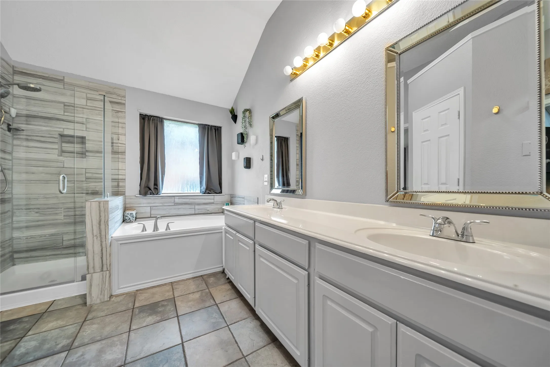 Single Family Residence For Rent in Dallas County , 2604 Hackberry Creek, Mesquite, Texas 75181, 4 Bedroom, 2 Bathroom, 2 Garage spaces, 2,111 Sqft, built in 1995, mls#21335299, Real Estate Agent in Mesquite, Homes For Rent in Dallas county, Homes For Rent in Mesquite, Realtor in Mesquite Texas, Real Estate Brokerage Independent Realty Texas, Luminita Cordes Realtor