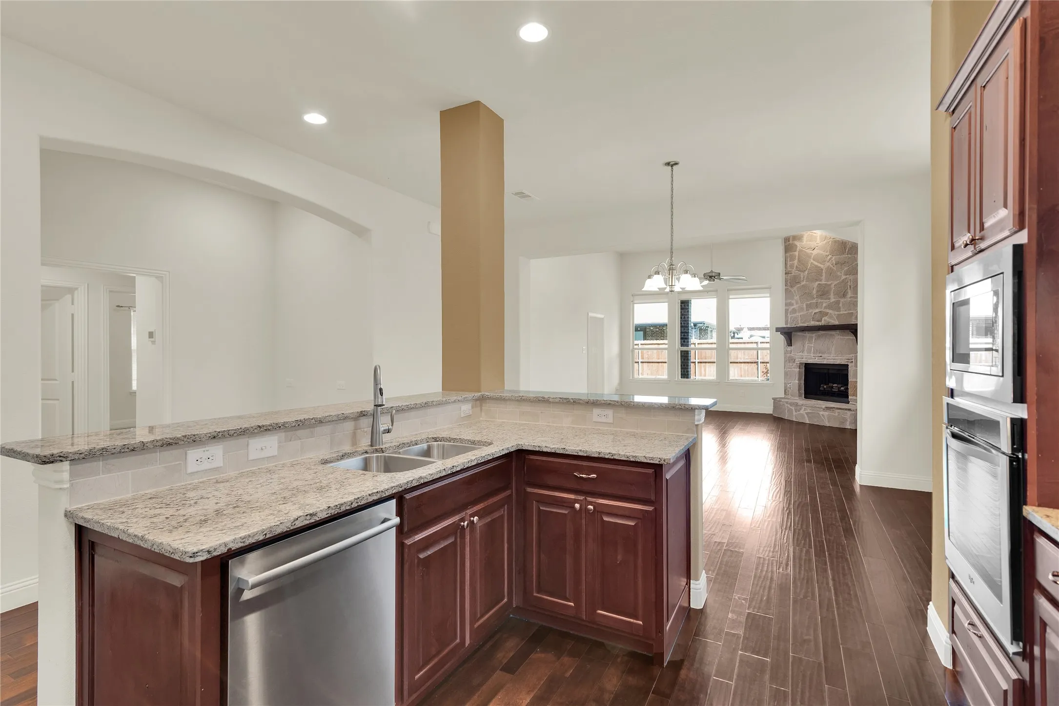 Single Family Residence For Sale in Kaufman County , 1003 Edgefield Lane, Forney, Texas 75126, 4 Bedroom, 2 Bathroom, 2 Garage spaces, 2,056 Sqft, built in 2015, mls#21329061, Real Estate Agent in Forney, Homes For Sale in Kaufman county, Homes For Sale in Forney, Realtor in Forney Texas, Real Estate Brokerage Independent Realty Texas, Luminita Cordes Realtor