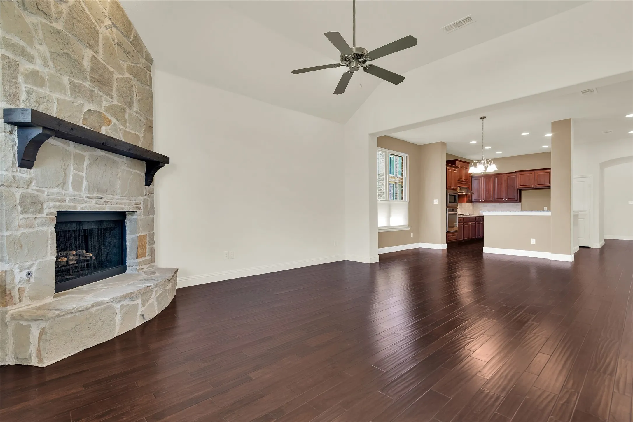Single Family Residence For Sale in Kaufman County , 1003 Edgefield Lane, Forney, Texas 75126, 4 Bedroom, 2 Bathroom, 2 Garage spaces, 2,056 Sqft, built in 2015, mls#21329061, Real Estate Agent in Forney, Homes For Sale in Kaufman county, Homes For Sale in Forney, Realtor in Forney Texas, Real Estate Brokerage Independent Realty Texas, Luminita Cordes Realtor