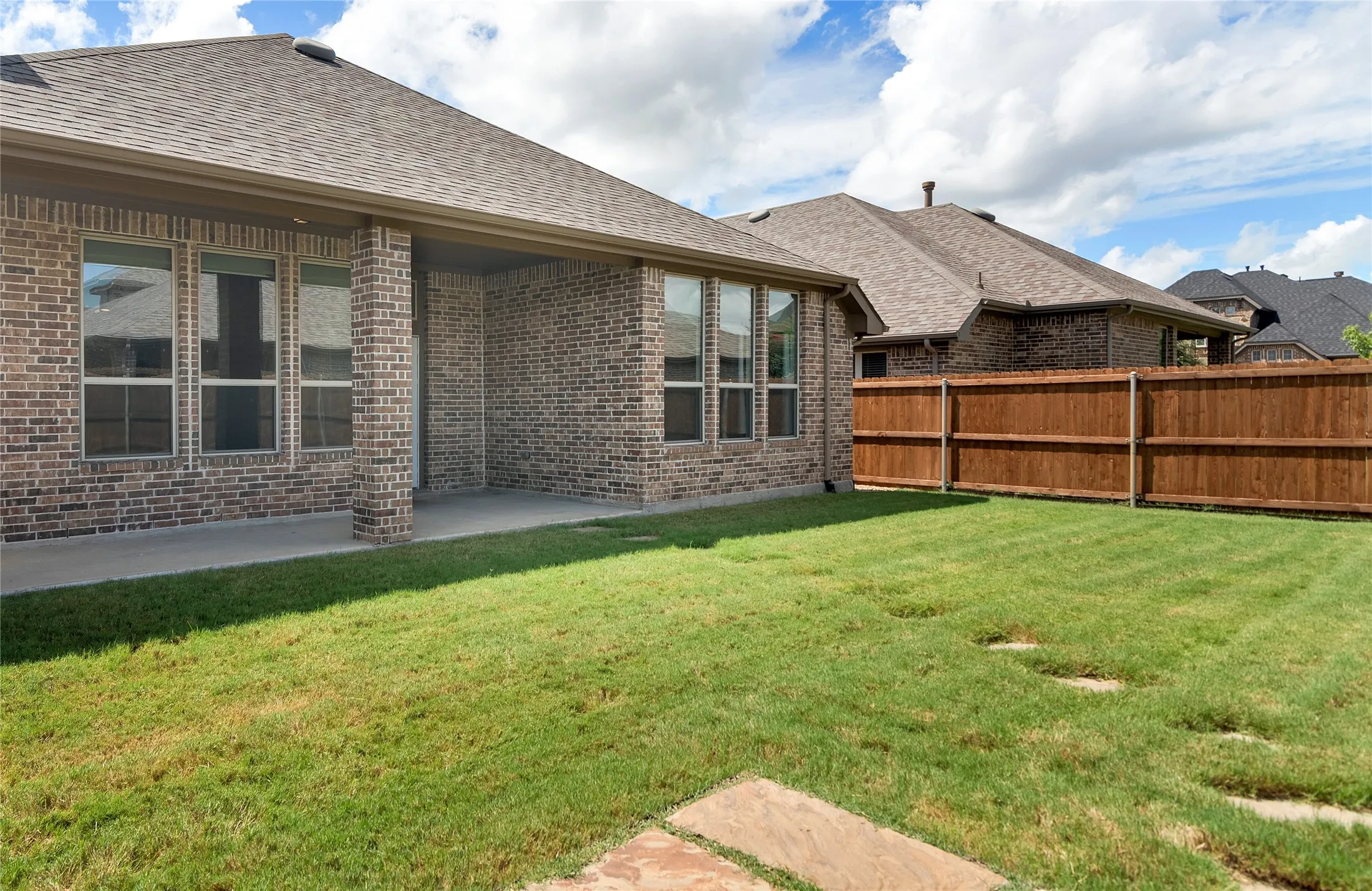 Single Family Residence For Sale in Kaufman County , 1003 Edgefield Lane, Forney, Texas 75126, 4 Bedroom, 2 Bathroom, 2 Garage spaces, 2,056 Sqft, built in 2015, mls#21329061, Real Estate Agent in Forney, Homes For Sale in Kaufman county, Homes For Sale in Forney, Realtor in Forney Texas, Real Estate Brokerage Independent Realty Texas, Luminita Cordes Realtor