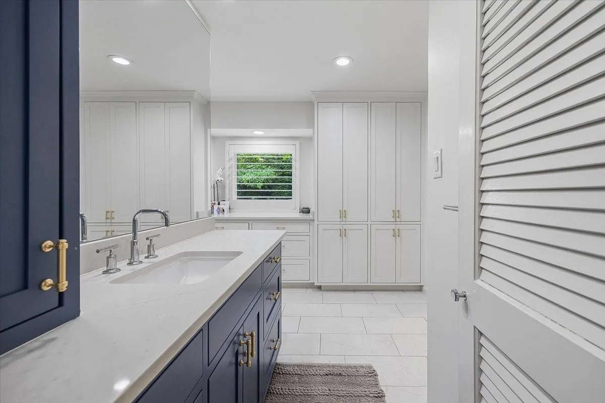 Single Family Residence For Sale in Tarrant County , 4133 Inwood Road, Fort Worth, Texas 76109, 5 Bedroom, 4 Bathroom, 2 Garage spaces, 3,478 Sqft, built in 1977, mls#21335256, Real Estate Agent in Fort Worth, Homes For Sale in Tarrant county, Homes For Sale in Fort Worth, Realtor in Fort Worth Texas, Real Estate Brokerage Independent Realty Texas, Luminita Cordes Realtor