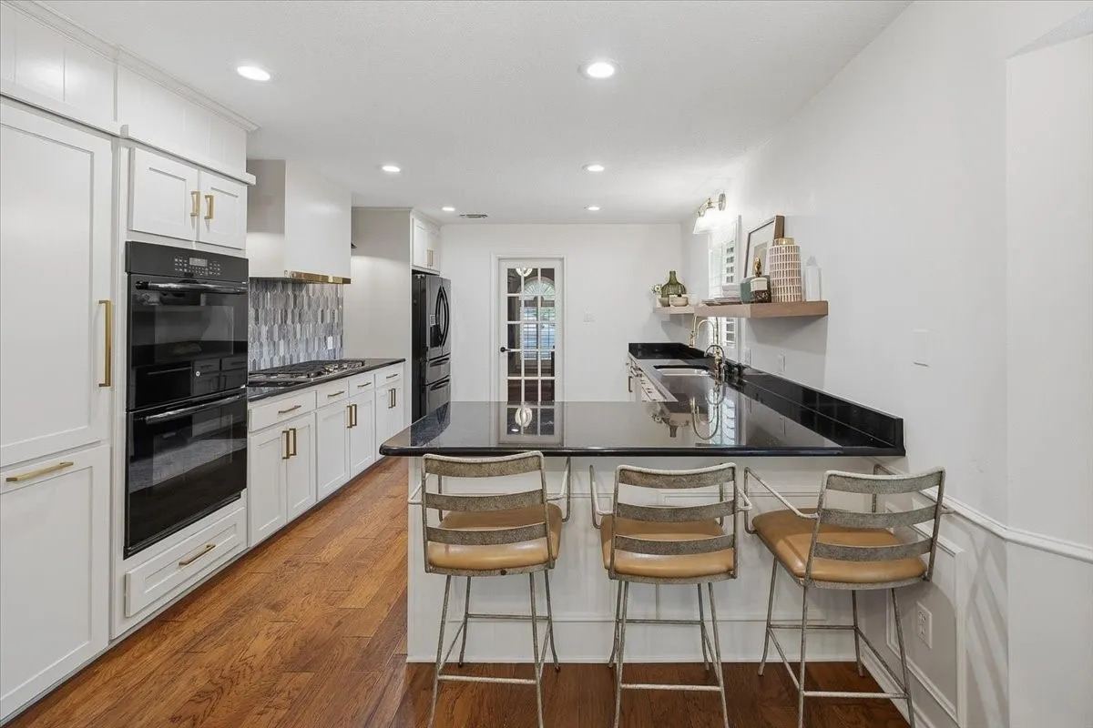 Single Family Residence For Sale in Tarrant County , 4133 Inwood Road, Fort Worth, Texas 76109, 5 Bedroom, 4 Bathroom, 2 Garage spaces, 3,478 Sqft, built in 1977, mls#21335256, Real Estate Agent in Fort Worth, Homes For Sale in Tarrant county, Homes For Sale in Fort Worth, Realtor in Fort Worth Texas, Real Estate Brokerage Independent Realty Texas, Luminita Cordes Realtor