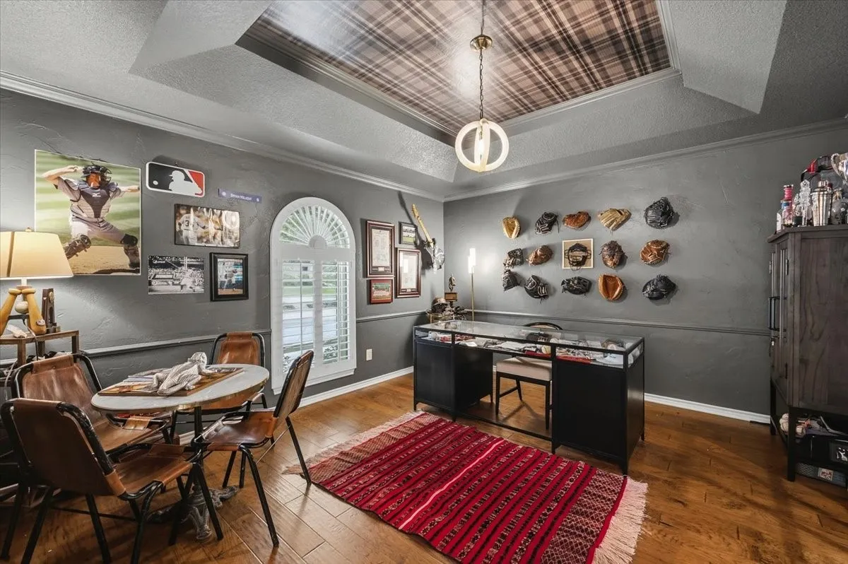 Single Family Residence For Sale in Tarrant County , 4133 Inwood Road, Fort Worth, Texas 76109, 5 Bedroom, 4 Bathroom, 2 Garage spaces, 3,478 Sqft, built in 1977, mls#21335256, Real Estate Agent in Fort Worth, Homes For Sale in Tarrant county, Homes For Sale in Fort Worth, Realtor in Fort Worth Texas, Real Estate Brokerage Independent Realty Texas, Luminita Cordes Realtor