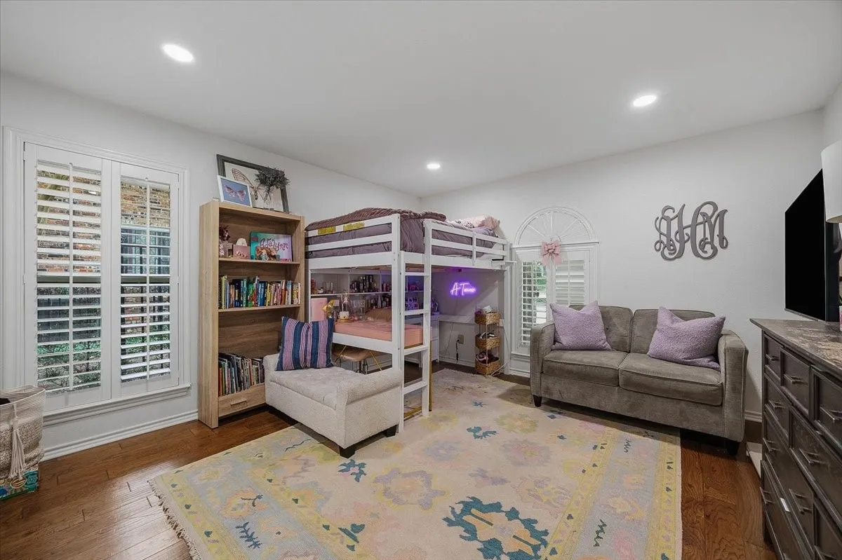 Single Family Residence For Sale in Tarrant County , 4133 Inwood Road, Fort Worth, Texas 76109, 5 Bedroom, 4 Bathroom, 2 Garage spaces, 3,478 Sqft, built in 1977, mls#21335256, Real Estate Agent in Fort Worth, Homes For Sale in Tarrant county, Homes For Sale in Fort Worth, Realtor in Fort Worth Texas, Real Estate Brokerage Independent Realty Texas, Luminita Cordes Realtor