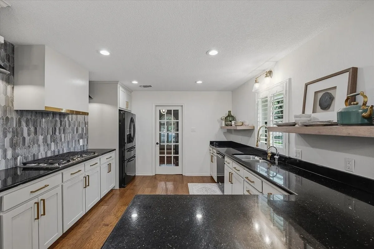 Single Family Residence For Sale in Tarrant County , 4133 Inwood Road, Fort Worth, Texas 76109, 5 Bedroom, 4 Bathroom, 2 Garage spaces, 3,478 Sqft, built in 1977, mls#21335256, Real Estate Agent in Fort Worth, Homes For Sale in Tarrant county, Homes For Sale in Fort Worth, Realtor in Fort Worth Texas, Real Estate Brokerage Independent Realty Texas, Luminita Cordes Realtor