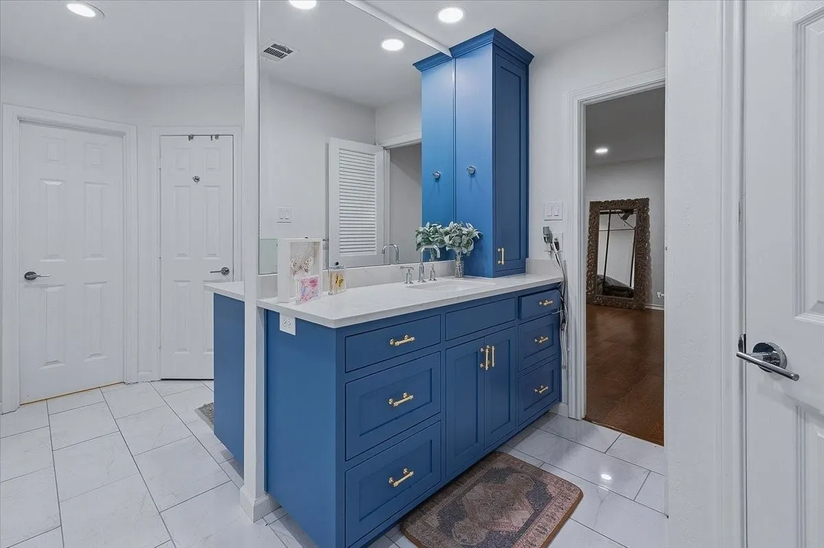 Single Family Residence For Sale in Tarrant County , 4133 Inwood Road, Fort Worth, Texas 76109, 5 Bedroom, 4 Bathroom, 2 Garage spaces, 3,478 Sqft, built in 1977, mls#21335256, Real Estate Agent in Fort Worth, Homes For Sale in Tarrant county, Homes For Sale in Fort Worth, Realtor in Fort Worth Texas, Real Estate Brokerage Independent Realty Texas, Luminita Cordes Realtor