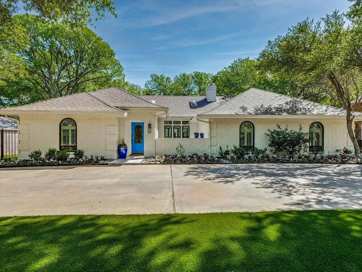 Single Family Residence For Sale in Tarrant County , 4133 Inwood Road, Fort Worth, Texas 76109, 5 Bedroom, 4 Bathroom, 2 Garage spaces, 3,478 Sqft, built in 1977, mls#21335256, Real Estate Agent in Fort Worth, Homes For Sale in Tarrant county, Homes For Sale in Fort Worth, Realtor in Fort Worth Texas, Real Estate Brokerage Independent Realty Texas, Luminita Cordes Realtor