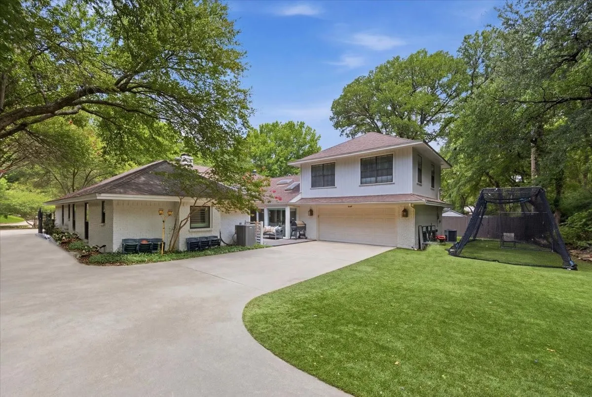 Single Family Residence For Sale in Tarrant County , 4133 Inwood Road, Fort Worth, Texas 76109, 5 Bedroom, 4 Bathroom, 2 Garage spaces, 3,478 Sqft, built in 1977, mls#21335256, Real Estate Agent in Fort Worth, Homes For Sale in Tarrant county, Homes For Sale in Fort Worth, Realtor in Fort Worth Texas, Real Estate Brokerage Independent Realty Texas, Luminita Cordes Realtor