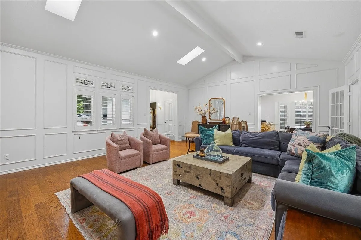 Single Family Residence For Sale in Tarrant County , 4133 Inwood Road, Fort Worth, Texas 76109, 5 Bedroom, 4 Bathroom, 2 Garage spaces, 3,478 Sqft, built in 1977, mls#21335256, Real Estate Agent in Fort Worth, Homes For Sale in Tarrant county, Homes For Sale in Fort Worth, Realtor in Fort Worth Texas, Real Estate Brokerage Independent Realty Texas, Luminita Cordes Realtor