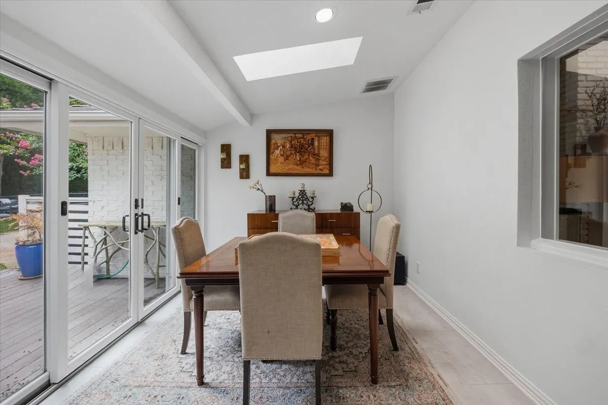 Single Family Residence For Sale in Tarrant County , 4133 Inwood Road, Fort Worth, Texas 76109, 5 Bedroom, 4 Bathroom, 2 Garage spaces, 3,478 Sqft, built in 1977, mls#21335256, Real Estate Agent in Fort Worth, Homes For Sale in Tarrant county, Homes For Sale in Fort Worth, Realtor in Fort Worth Texas, Real Estate Brokerage Independent Realty Texas, Luminita Cordes Realtor