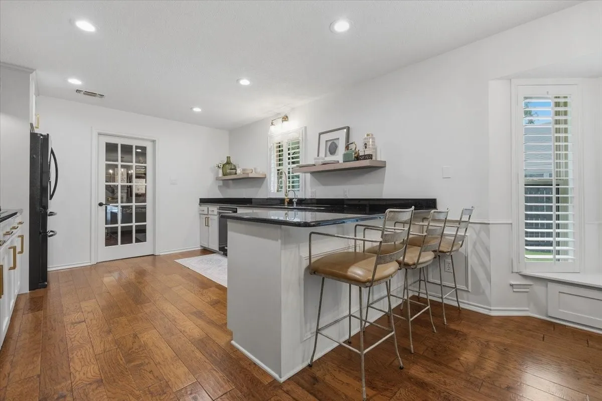 Single Family Residence For Sale in Tarrant County , 4133 Inwood Road, Fort Worth, Texas 76109, 5 Bedroom, 4 Bathroom, 2 Garage spaces, 3,478 Sqft, built in 1977, mls#21335256, Real Estate Agent in Fort Worth, Homes For Sale in Tarrant county, Homes For Sale in Fort Worth, Realtor in Fort Worth Texas, Real Estate Brokerage Independent Realty Texas, Luminita Cordes Realtor