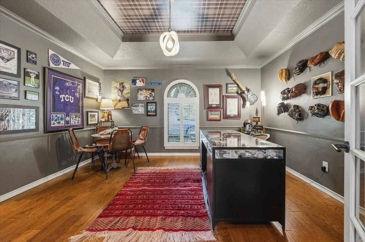 Single Family Residence For Sale in Tarrant County , 4133 Inwood Road, Fort Worth, Texas 76109, 5 Bedroom, 4 Bathroom, 2 Garage spaces, 3,478 Sqft, built in 1977, mls#21335256, Real Estate Agent in Fort Worth, Homes For Sale in Tarrant county, Homes For Sale in Fort Worth, Realtor in Fort Worth Texas, Real Estate Brokerage Independent Realty Texas, Luminita Cordes Realtor