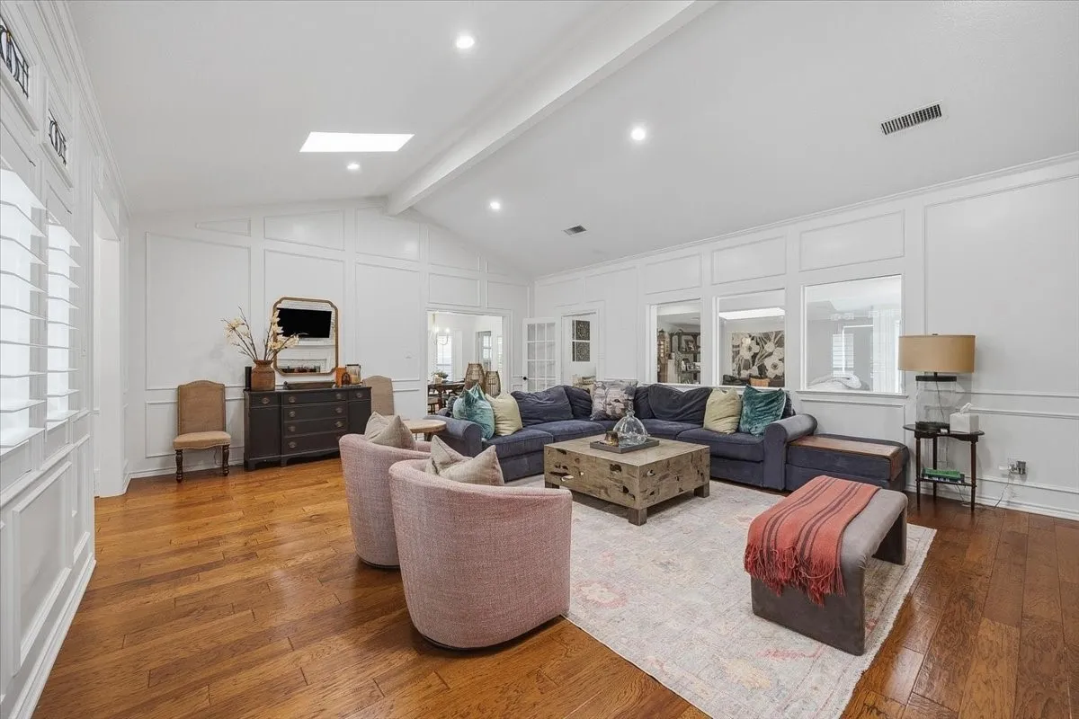 Single Family Residence For Sale in Tarrant County , 4133 Inwood Road, Fort Worth, Texas 76109, 5 Bedroom, 4 Bathroom, 2 Garage spaces, 3,478 Sqft, built in 1977, mls#21335256, Real Estate Agent in Fort Worth, Homes For Sale in Tarrant county, Homes For Sale in Fort Worth, Realtor in Fort Worth Texas, Real Estate Brokerage Independent Realty Texas, Luminita Cordes Realtor