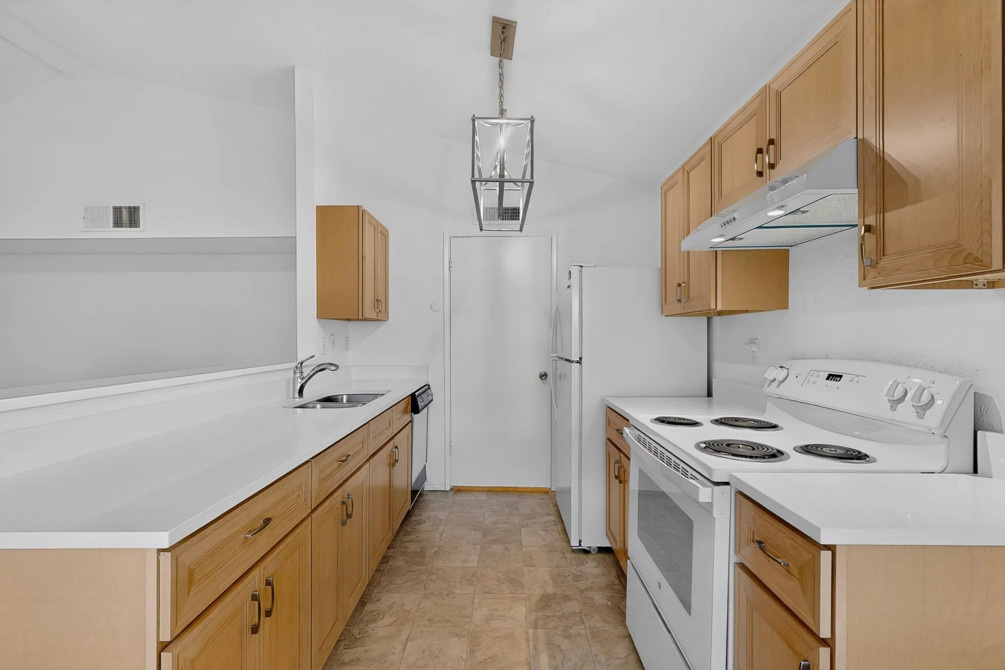 Light and bright kitchen