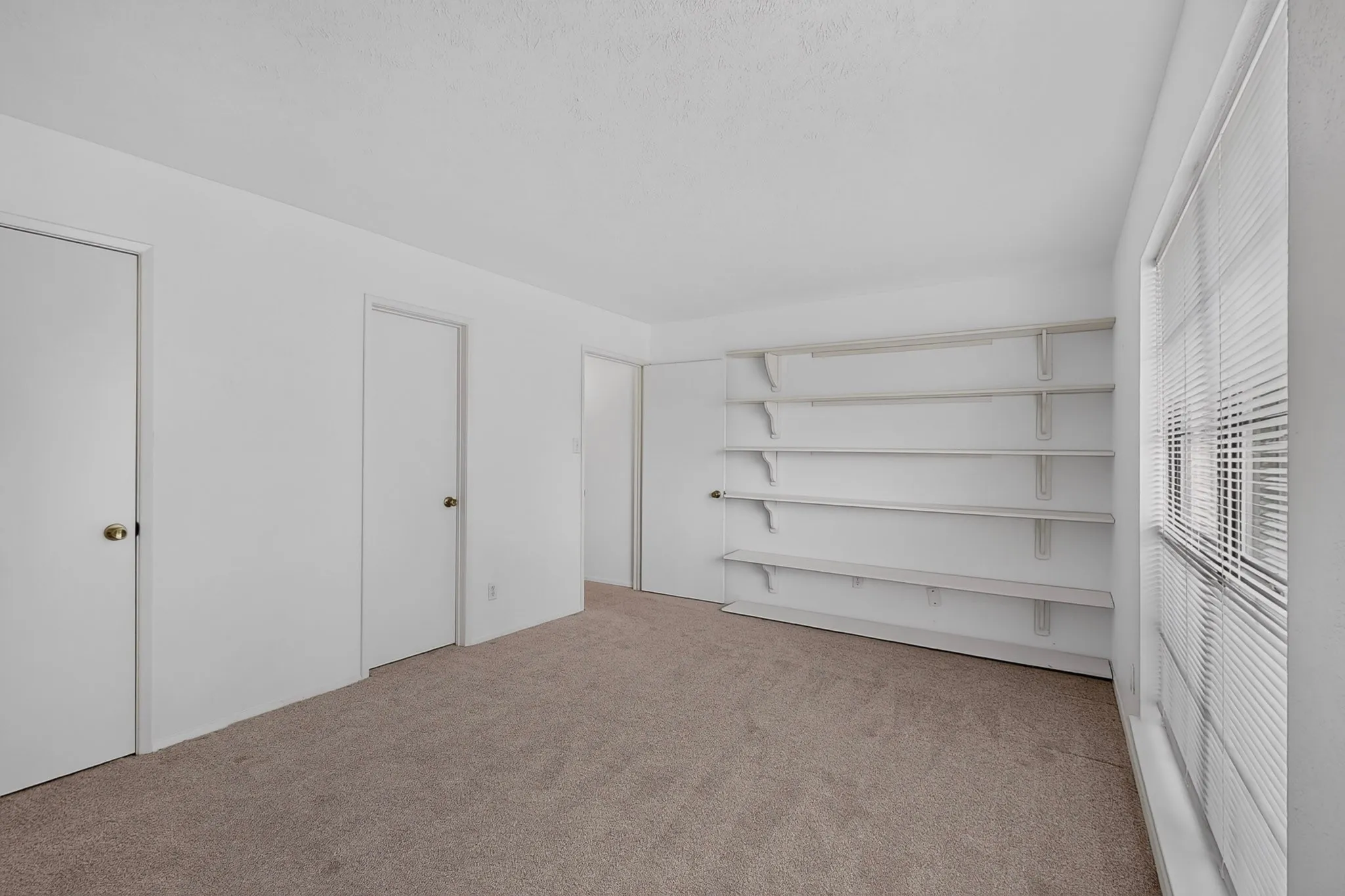 Access to full bath from second bedroom