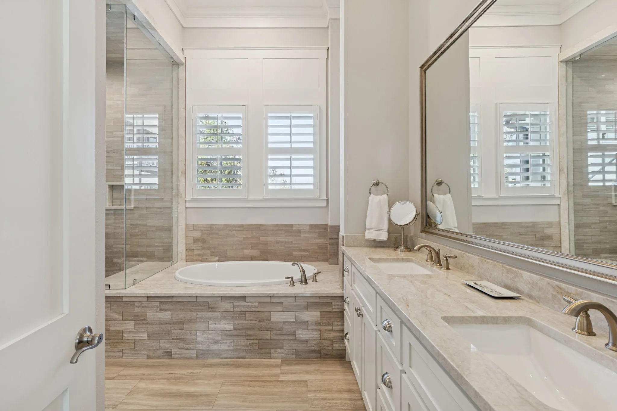 Single Family Residence For Sale in Henderson County , 12735 Sea Island Drive, Malakoff, Texas 75148, 5 Bedroom, 6 Bathroom, 3 Garage spaces, 4,517 Sqft, built in 2018, mls#21335328, Real Estate Agent in Malakoff, Homes For Sale in Henderson county, Homes For Sale in Malakoff, Realtor in Malakoff Texas, Real Estate Brokerage Independent Realty Texas, Luminita Cordes Realtor