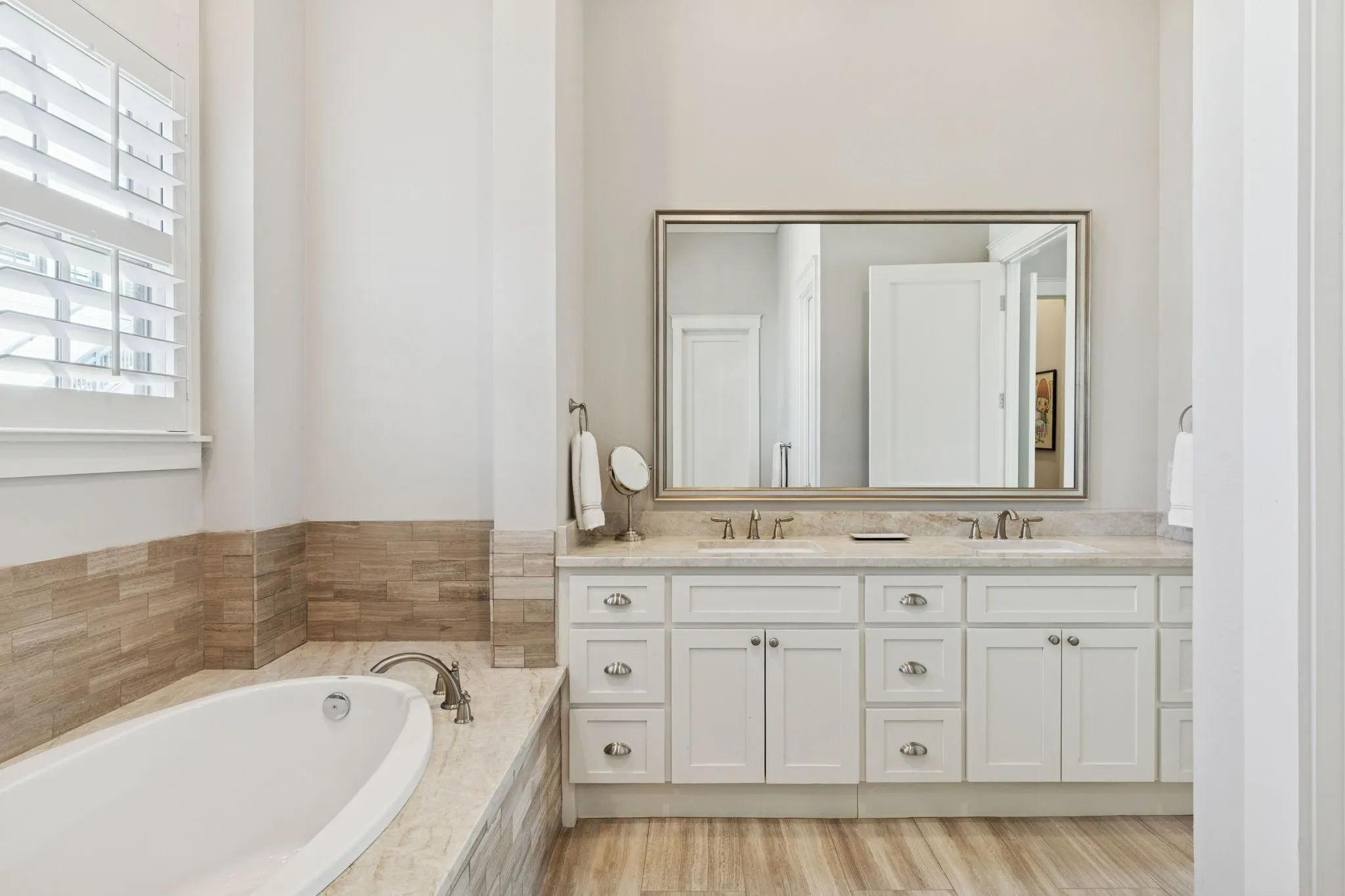 Single Family Residence For Sale in Henderson County , 12735 Sea Island Drive, Malakoff, Texas 75148, 5 Bedroom, 6 Bathroom, 3 Garage spaces, 4,517 Sqft, built in 2018, mls#21335328, Real Estate Agent in Malakoff, Homes For Sale in Henderson county, Homes For Sale in Malakoff, Realtor in Malakoff Texas, Real Estate Brokerage Independent Realty Texas, Luminita Cordes Realtor