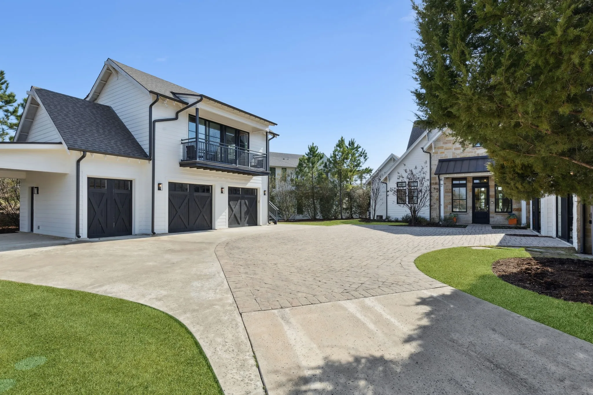 Single Family Residence For Sale in Henderson County , 12735 Sea Island Drive, Malakoff, Texas 75148, 5 Bedroom, 6 Bathroom, 3 Garage spaces, 4,517 Sqft, built in 2018, mls#21335328, Real Estate Agent in Malakoff, Homes For Sale in Henderson county, Homes For Sale in Malakoff, Realtor in Malakoff Texas, Real Estate Brokerage Independent Realty Texas, Luminita Cordes Realtor
