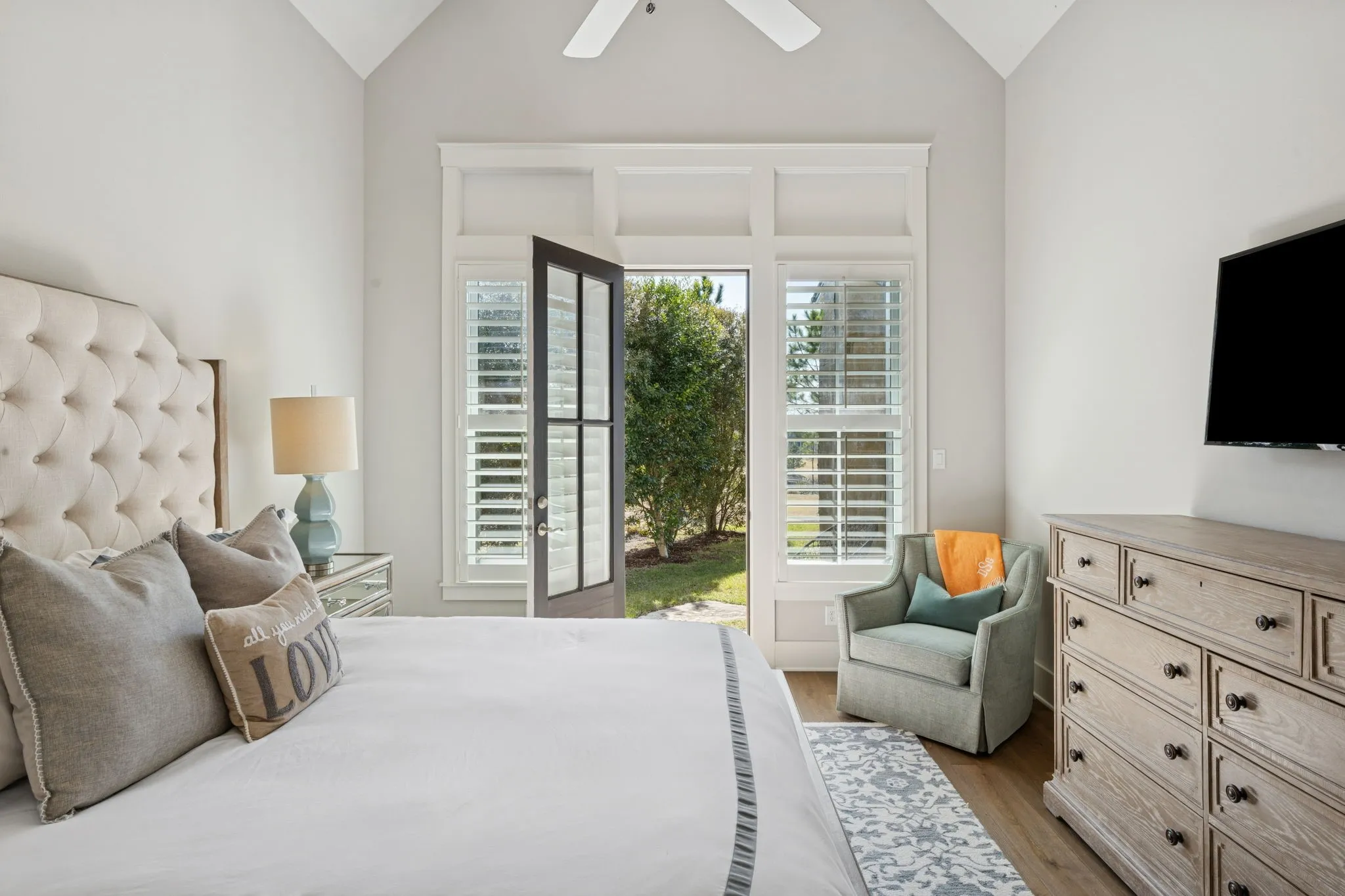 Single Family Residence For Sale in Henderson County , 12735 Sea Island Drive, Malakoff, Texas 75148, 5 Bedroom, 6 Bathroom, 3 Garage spaces, 4,517 Sqft, built in 2018, mls#21335328, Real Estate Agent in Malakoff, Homes For Sale in Henderson county, Homes For Sale in Malakoff, Realtor in Malakoff Texas, Real Estate Brokerage Independent Realty Texas, Luminita Cordes Realtor