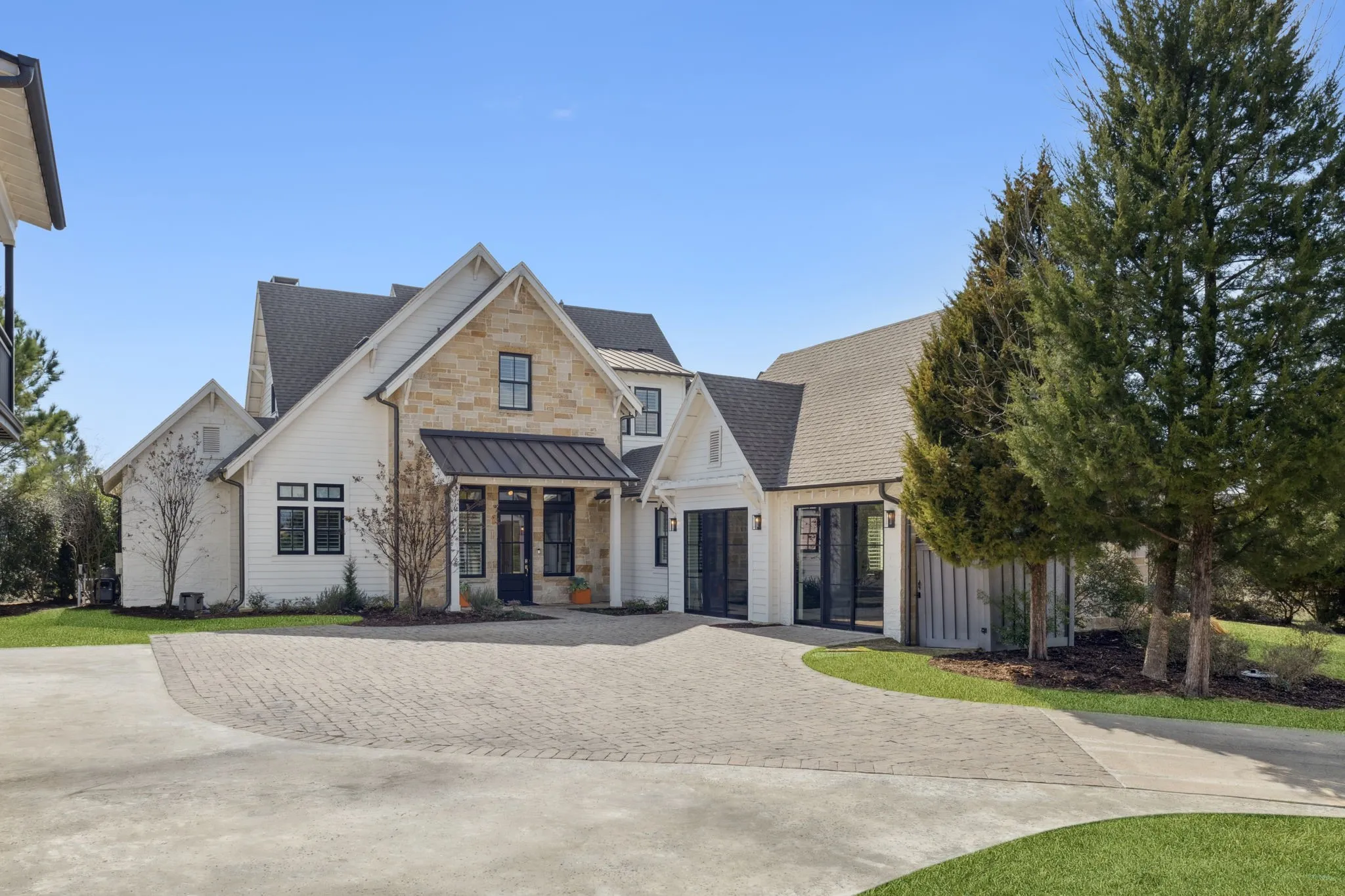 Single Family Residence For Sale in Henderson County , 12735 Sea Island Drive, Malakoff, Texas 75148, 5 Bedroom, 6 Bathroom, 3 Garage spaces, 4,517 Sqft, built in 2018, mls#21335328, Real Estate Agent in Malakoff, Homes For Sale in Henderson county, Homes For Sale in Malakoff, Realtor in Malakoff Texas, Real Estate Brokerage Independent Realty Texas, Luminita Cordes Realtor