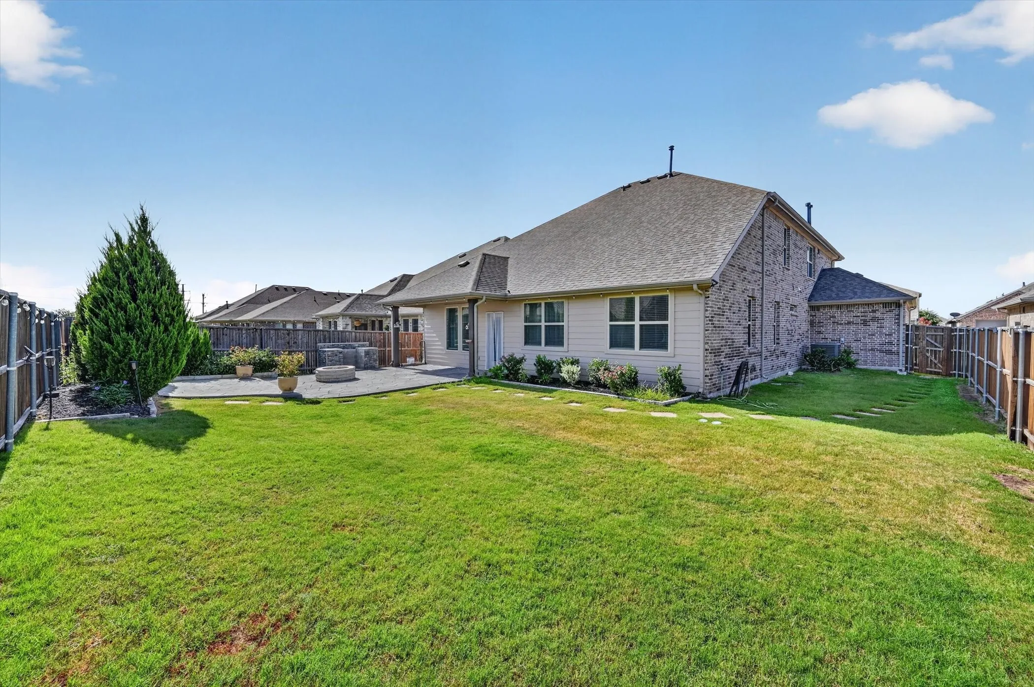 Single Family Residence For Rent in Denton County , 1909 Drover Creek Road, Aubrey, Texas 76227, 4 Bedroom, 4 Bathroom, 3 Garage spaces, 2,986 Sqft, built in 2019, mls#21335313, Real Estate Agent in Aubrey, Homes For Rent in Denton county, Homes For Rent in Aubrey, Realtor in Aubrey Texas, Real Estate Brokerage Independent Realty Texas, Luminita Cordes Realtor
