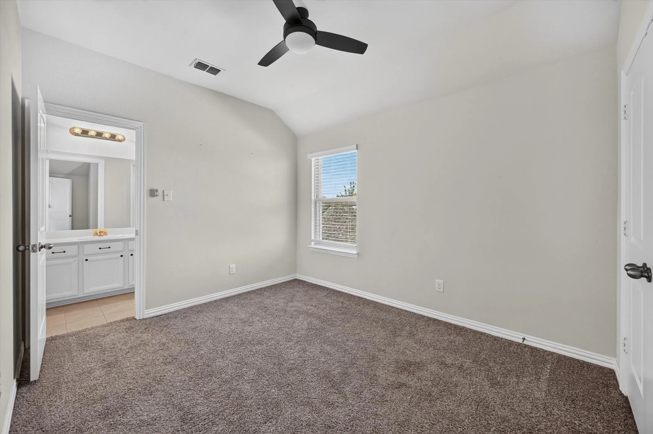 Single Family Residence For Rent in Denton County , 1909 Drover Creek Road, Aubrey, Texas 76227, 4 Bedroom, 4 Bathroom, 3 Garage spaces, 2,986 Sqft, built in 2019, mls#21335313, Real Estate Agent in Aubrey, Homes For Rent in Denton county, Homes For Rent in Aubrey, Realtor in Aubrey Texas, Real Estate Brokerage Independent Realty Texas, Luminita Cordes Realtor