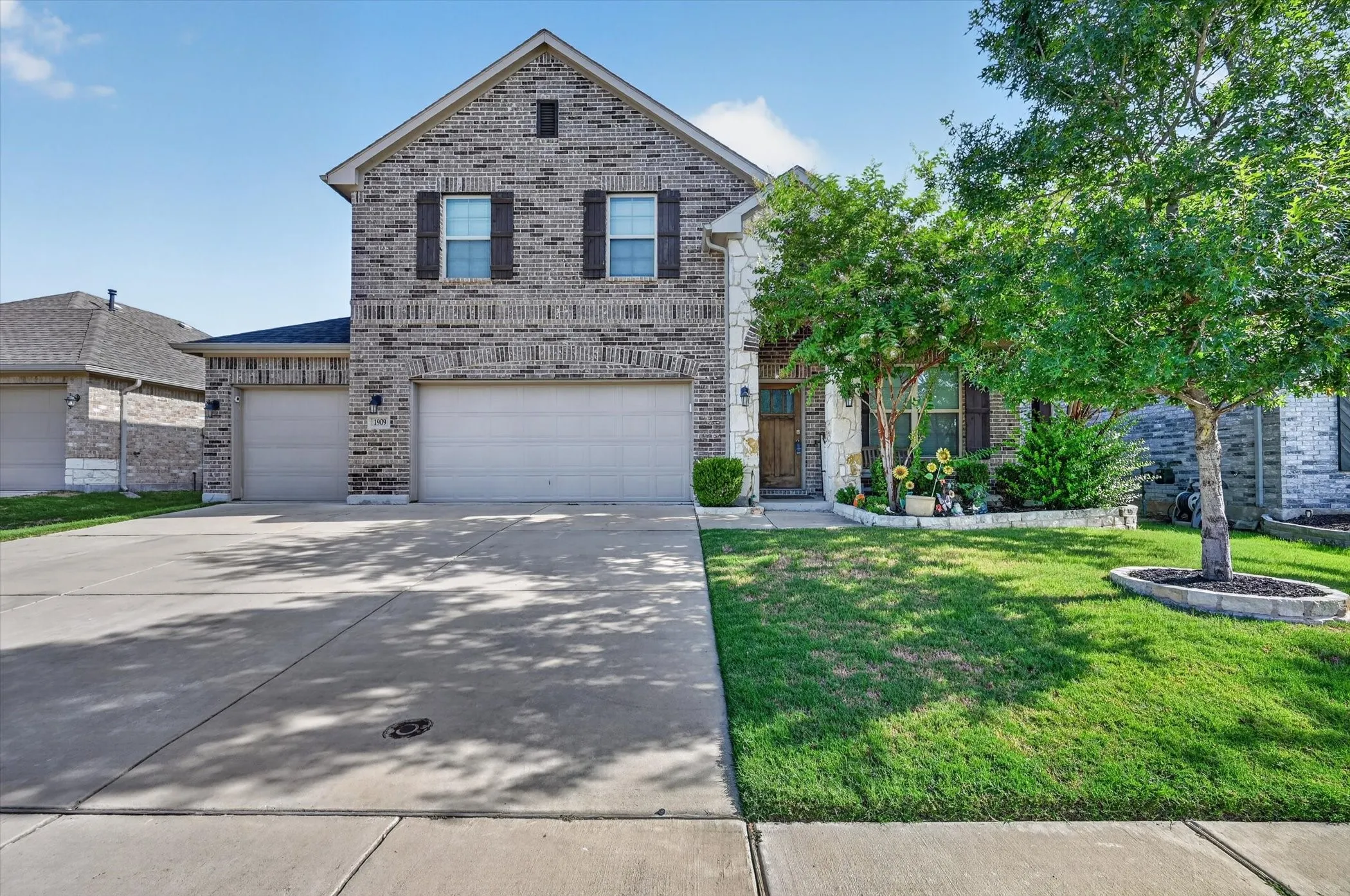 Single Family Residence For Rent in Denton County , 1909 Drover Creek Road, Aubrey, Texas 76227, 4 Bedroom, 4 Bathroom, 3 Garage spaces, 2,986 Sqft, built in 2019, mls#21335313, Real Estate Agent in Aubrey, Homes For Rent in Denton county, Homes For Rent in Aubrey, Realtor in Aubrey Texas, Real Estate Brokerage Independent Realty Texas, Luminita Cordes Realtor