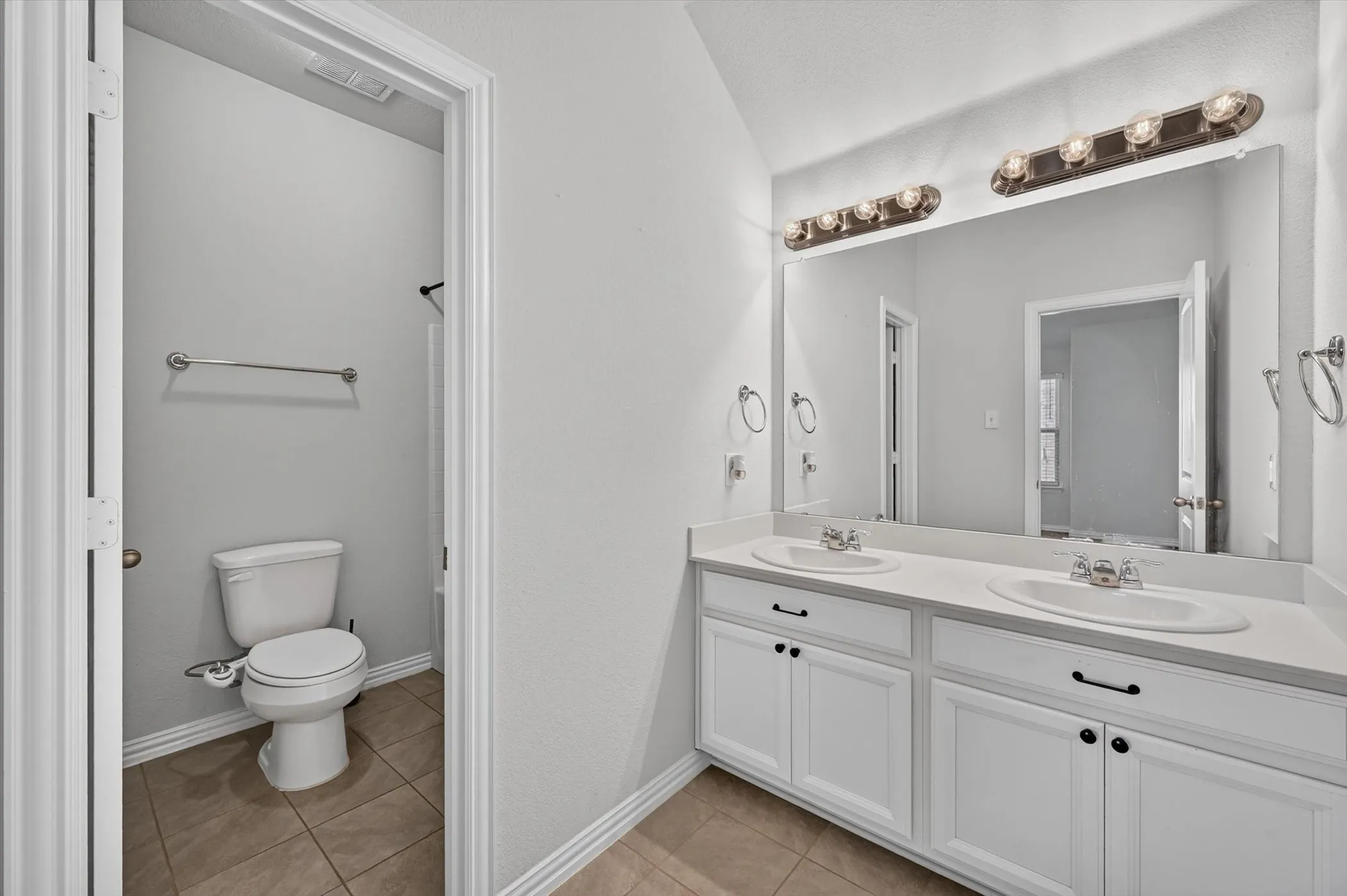Single Family Residence For Rent in Denton County , 1909 Drover Creek Road, Aubrey, Texas 76227, 4 Bedroom, 4 Bathroom, 3 Garage spaces, 2,986 Sqft, built in 2019, mls#21335313, Real Estate Agent in Aubrey, Homes For Rent in Denton county, Homes For Rent in Aubrey, Realtor in Aubrey Texas, Real Estate Brokerage Independent Realty Texas, Luminita Cordes Realtor