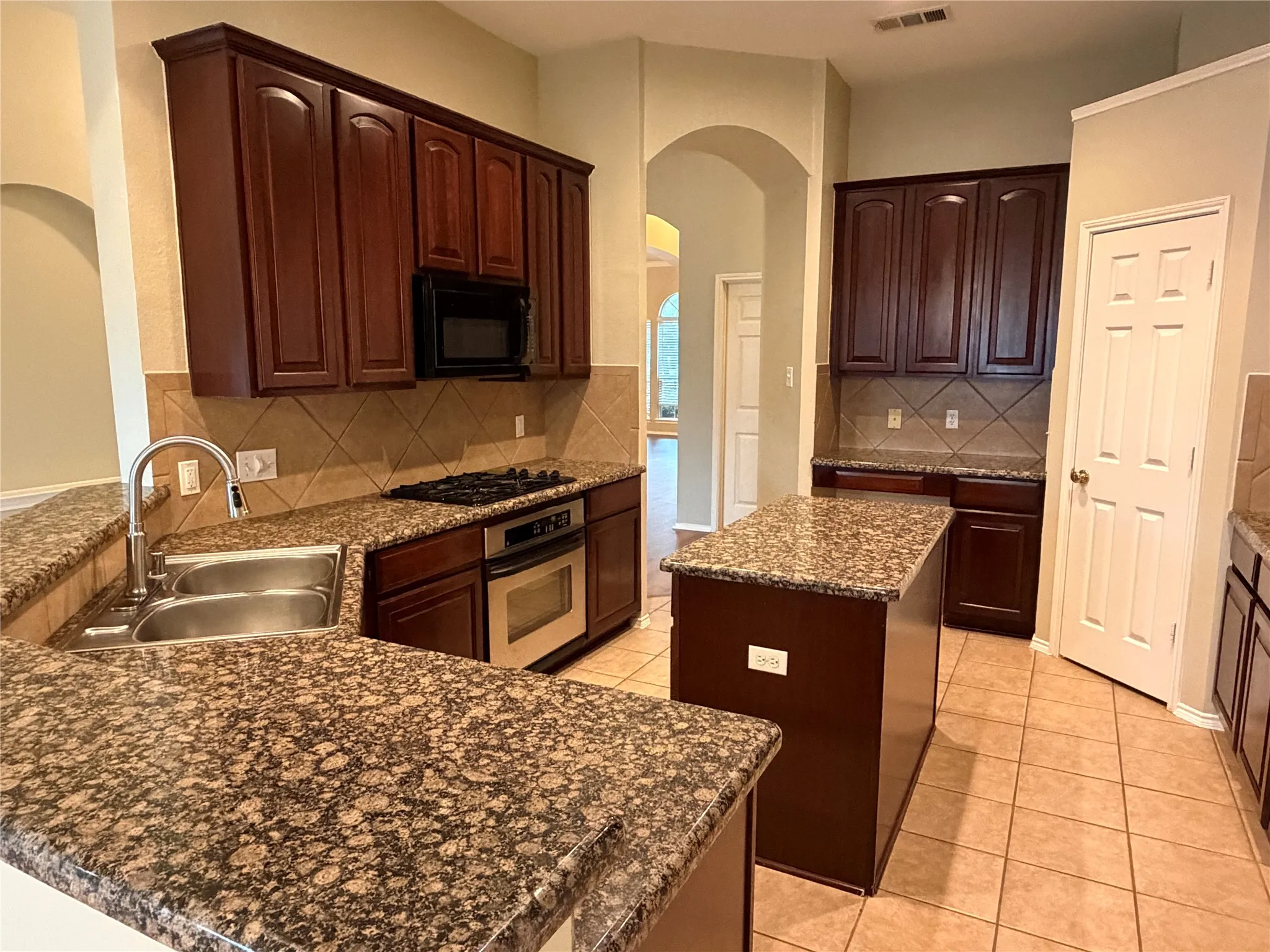 Single Family Residence For Rent in Denton County , 1630 Lagonda Lane, Frisco, Texas 75034, 4 Bedroom, 2 Bathroom, 2 Garage spaces, 2,522 Sqft, built in 2002, Price $2,750, mls#21332939, Real Estate Agent in Frisco, Homes For Rent in Denton county, Homes For Rent in Frisco, Realtor in Frisco Texas, Real Estate Brokerage Independent Realty Texas, Luminita Cordes Realtor