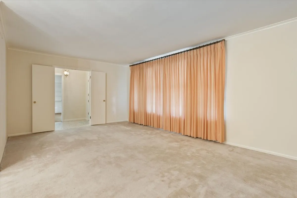 Formal living area